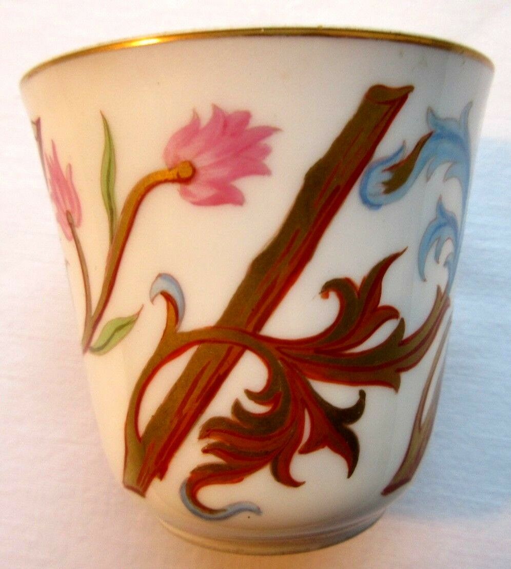 Timbale Napoleon III, fine porcelain, Acanthes and flowers, interior fine gold
