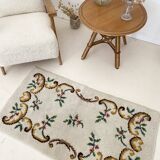 Floral wool carpet