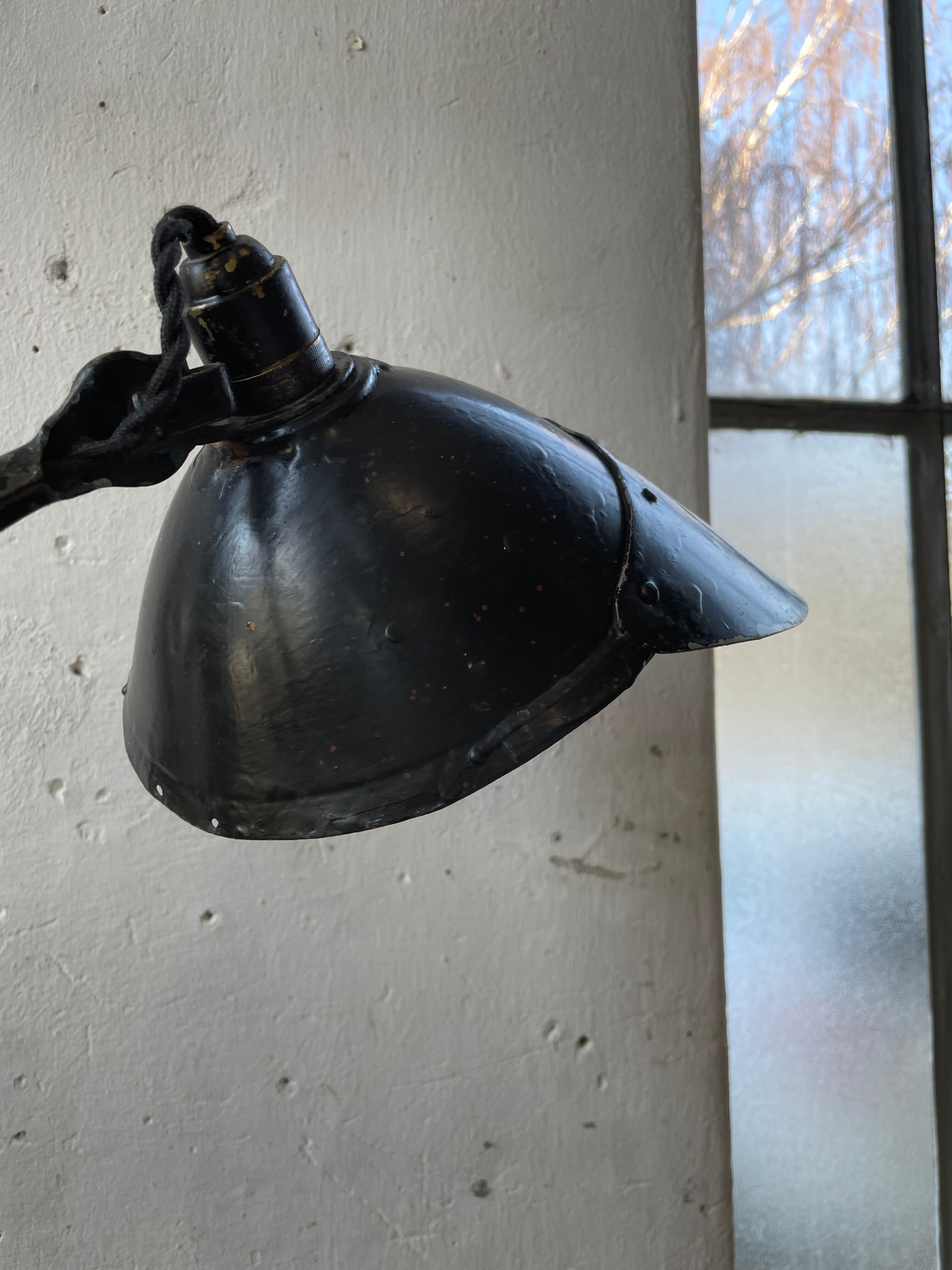 Articulated workshop lamp ravel ball joints