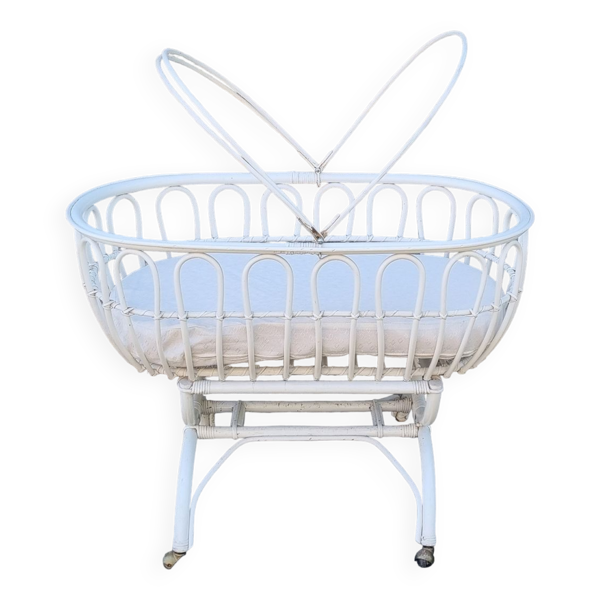 Lit berceau bambou rotin à roulettes, blanc, avec anse, vintage, années 60
