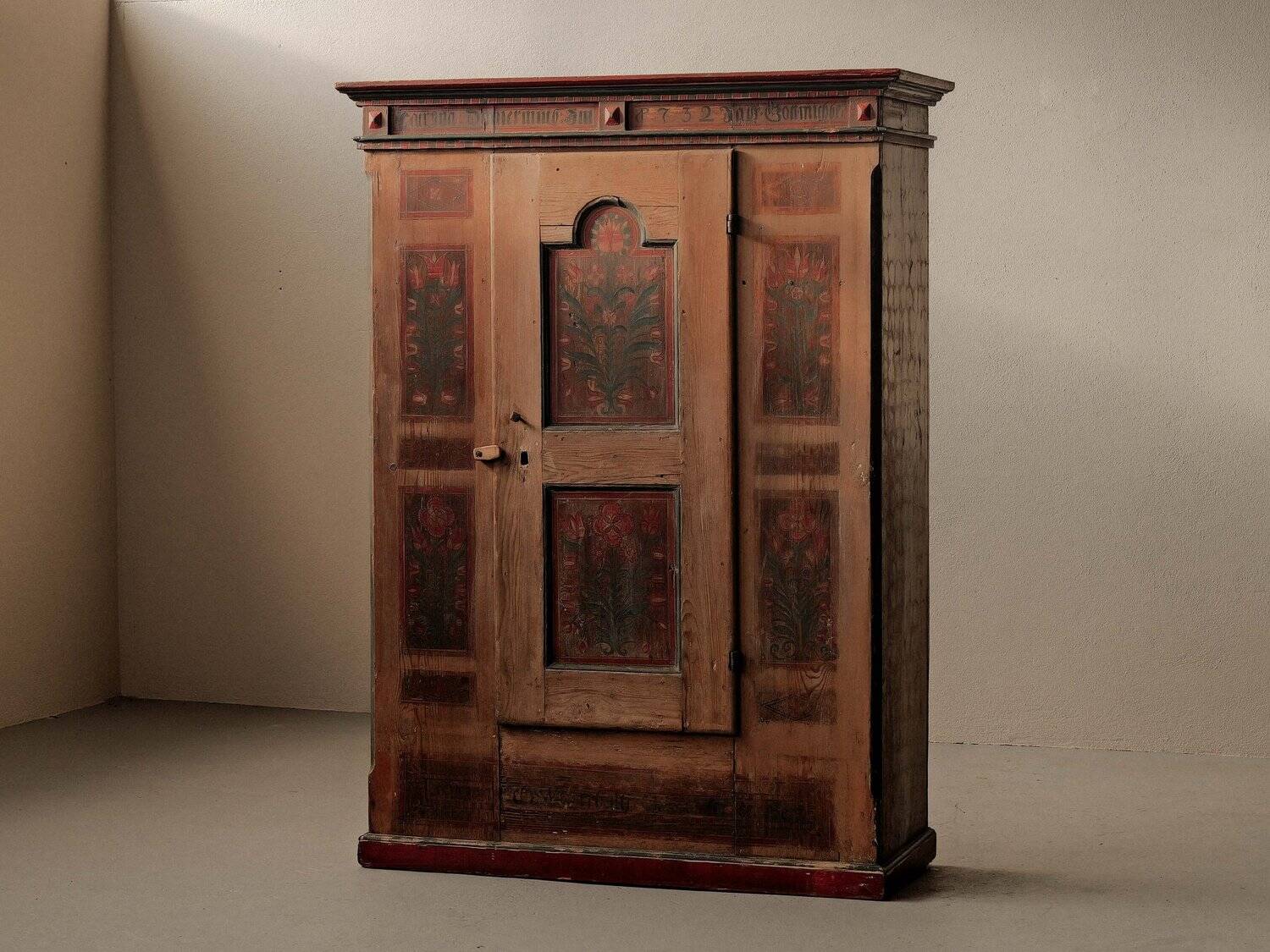 Armoire bavaroise peinte en pin massif – XVIIIᵉ siècle