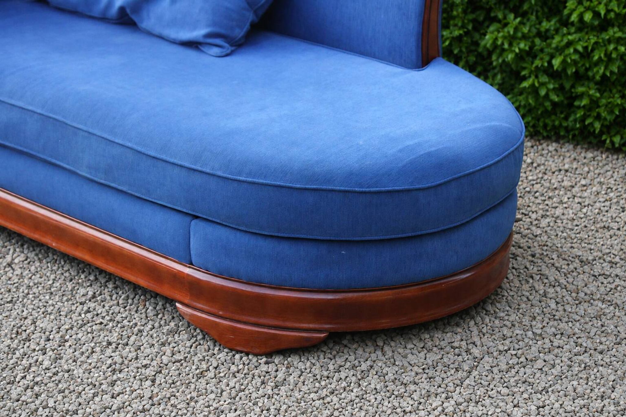 Large vintage cobalt blue chaise longue in fabric and wood – long chair 190