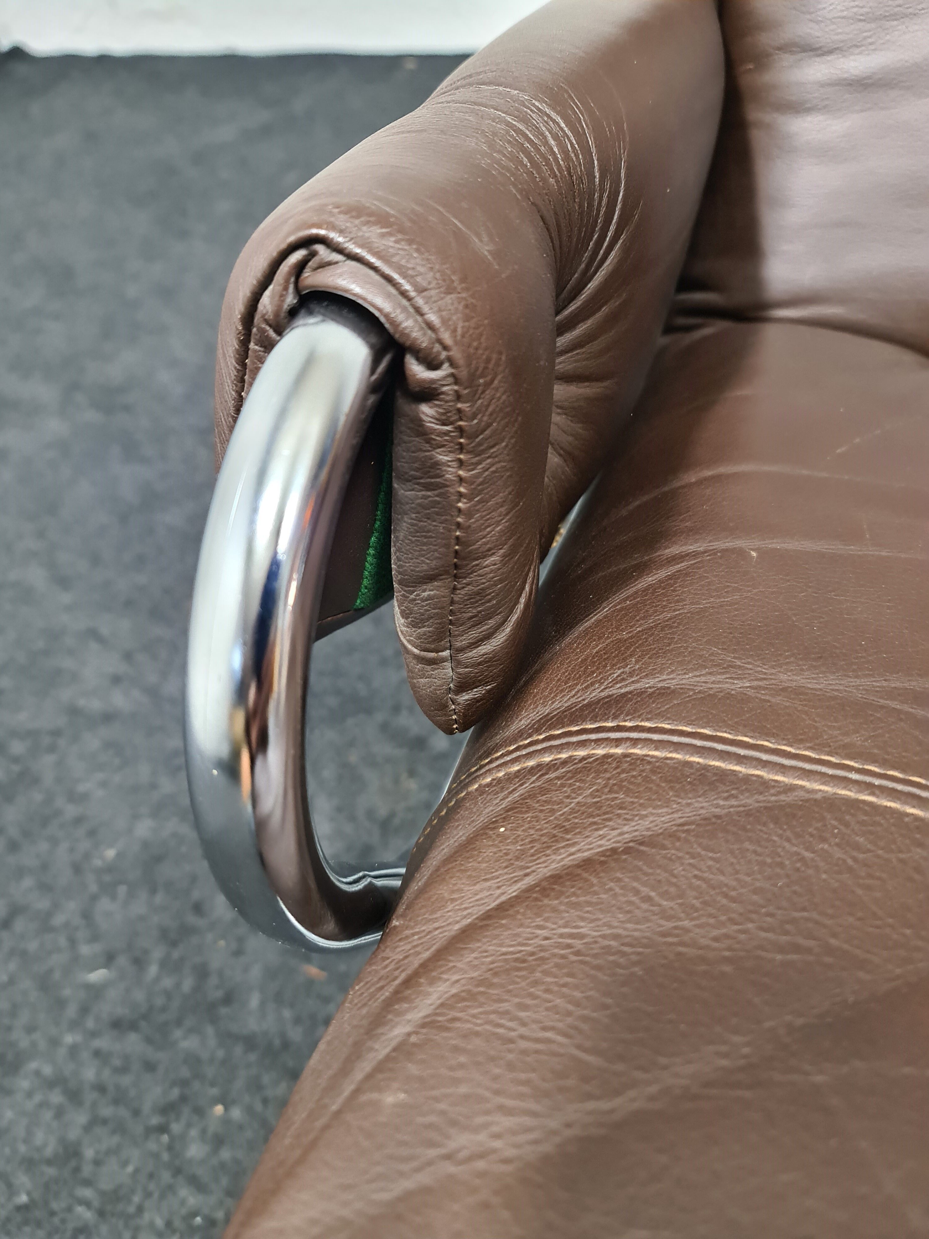 Vintage tubular framed leather lounge chair
