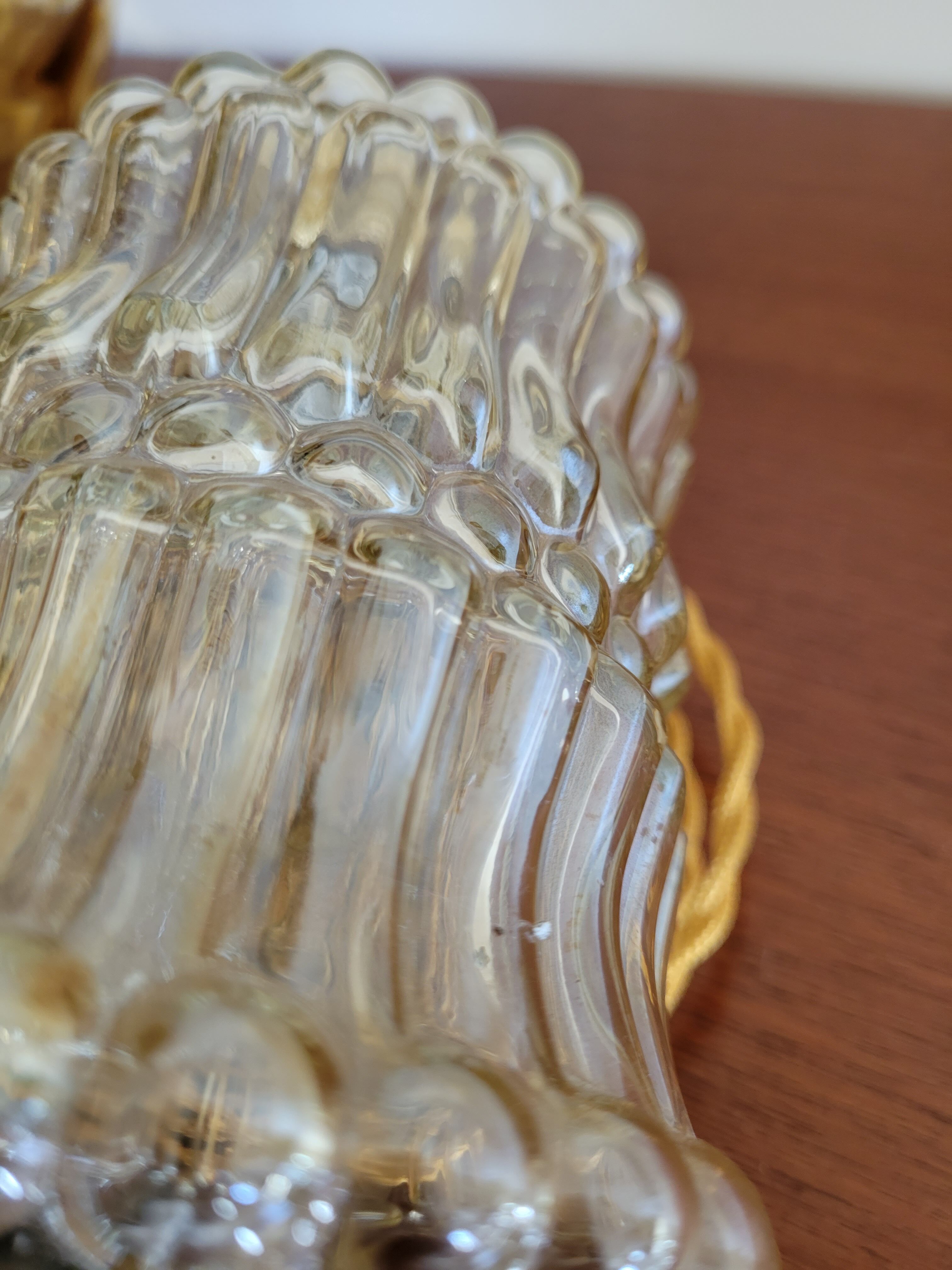 Moulded glass walking lamp