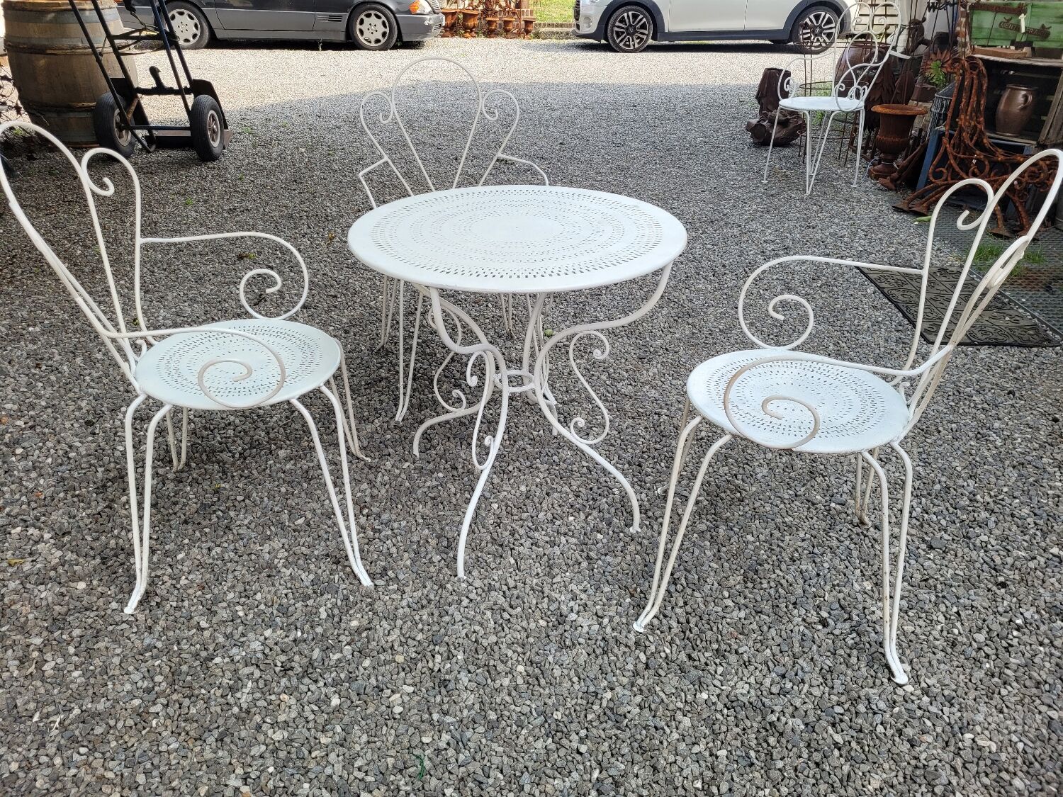 Ancien salon de jardin en fer forgé 3 fauteuils et table