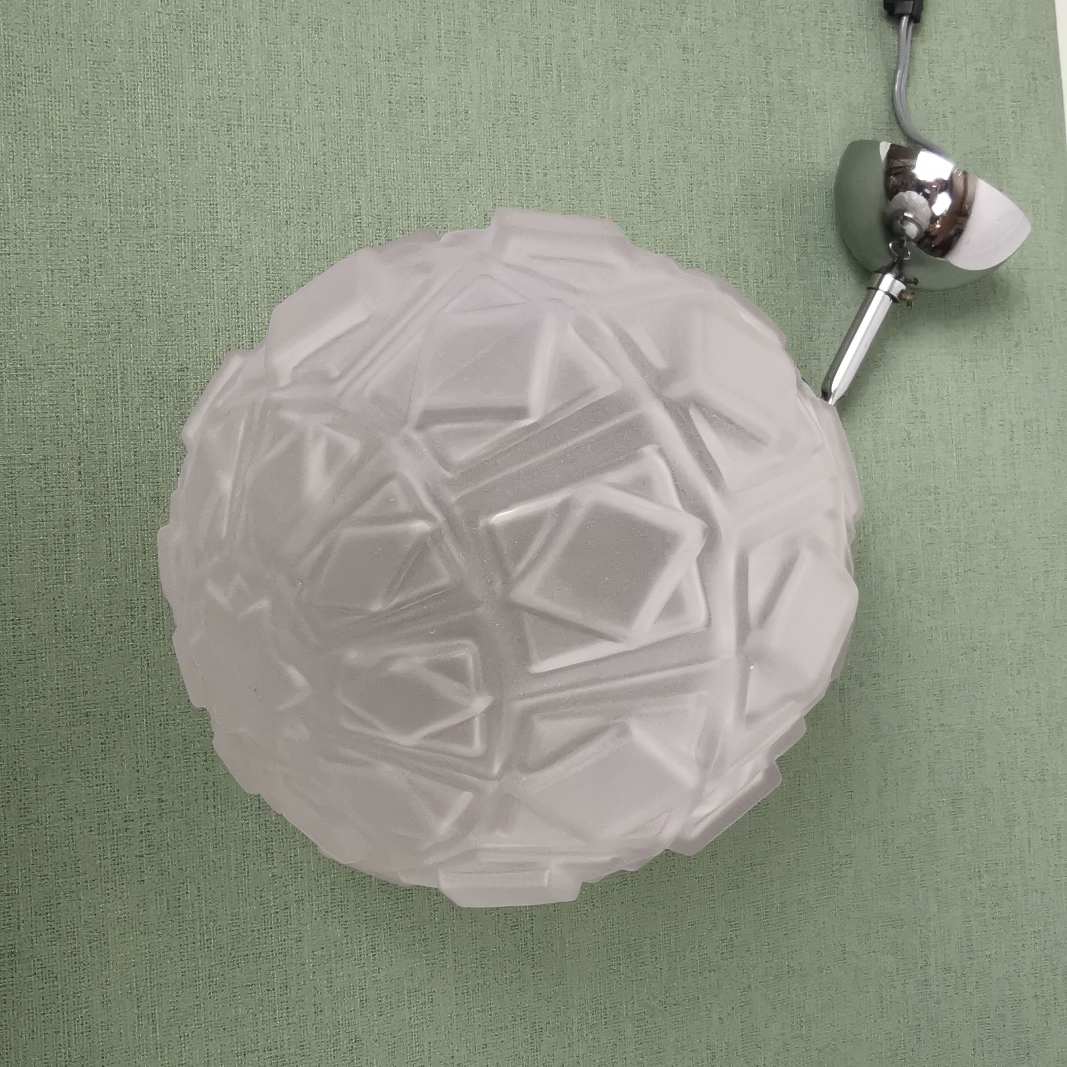 Art deco ball suspension