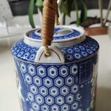 Japanese-inspired porcelain teapot.otifs Geishas kimonos, cherry blossoms