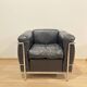 Fauteuil LC2 en cuir noir avec cadre chromé par Le Corbusier pour Cassina, 1965