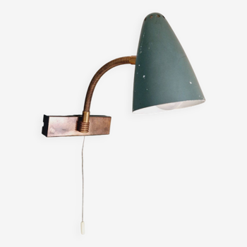 Articulated wall light in green lacquered metal and brass, 1950s-60s