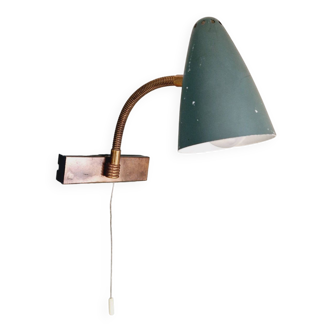 Articulated wall light in green lacquered metal and brass, 1950s-60s