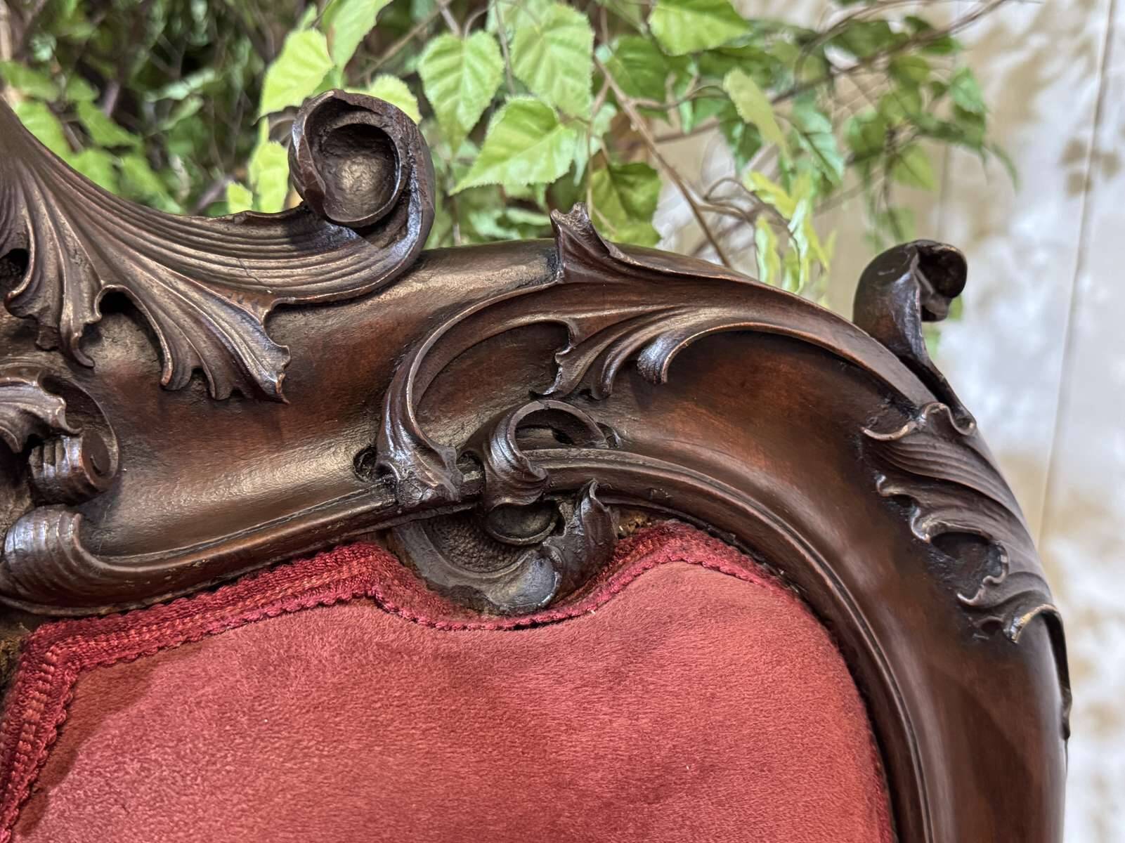 Fauteuil en acajou 19ème richement sculpté de style baroque
