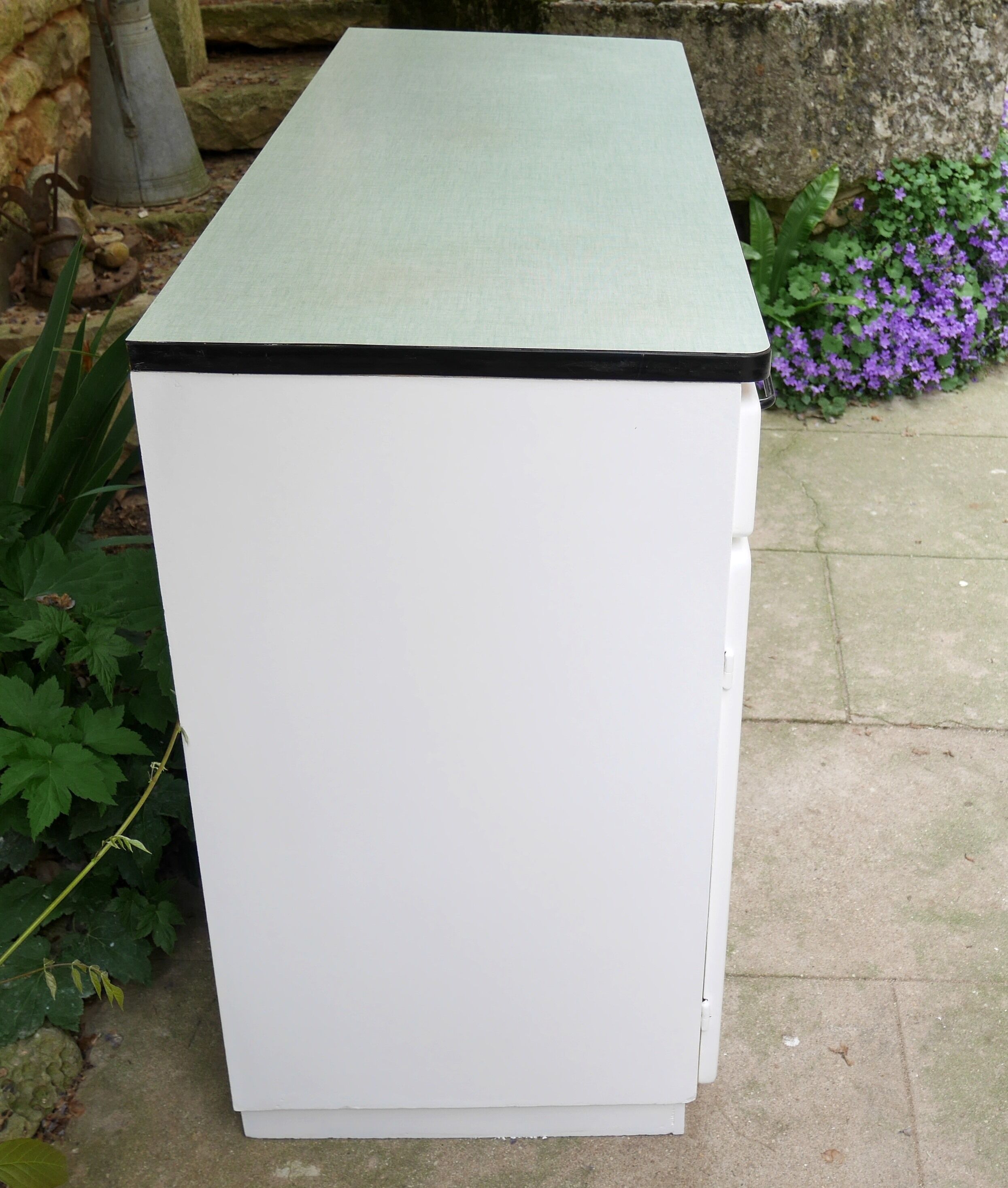 Buffet mado cuisine on formica