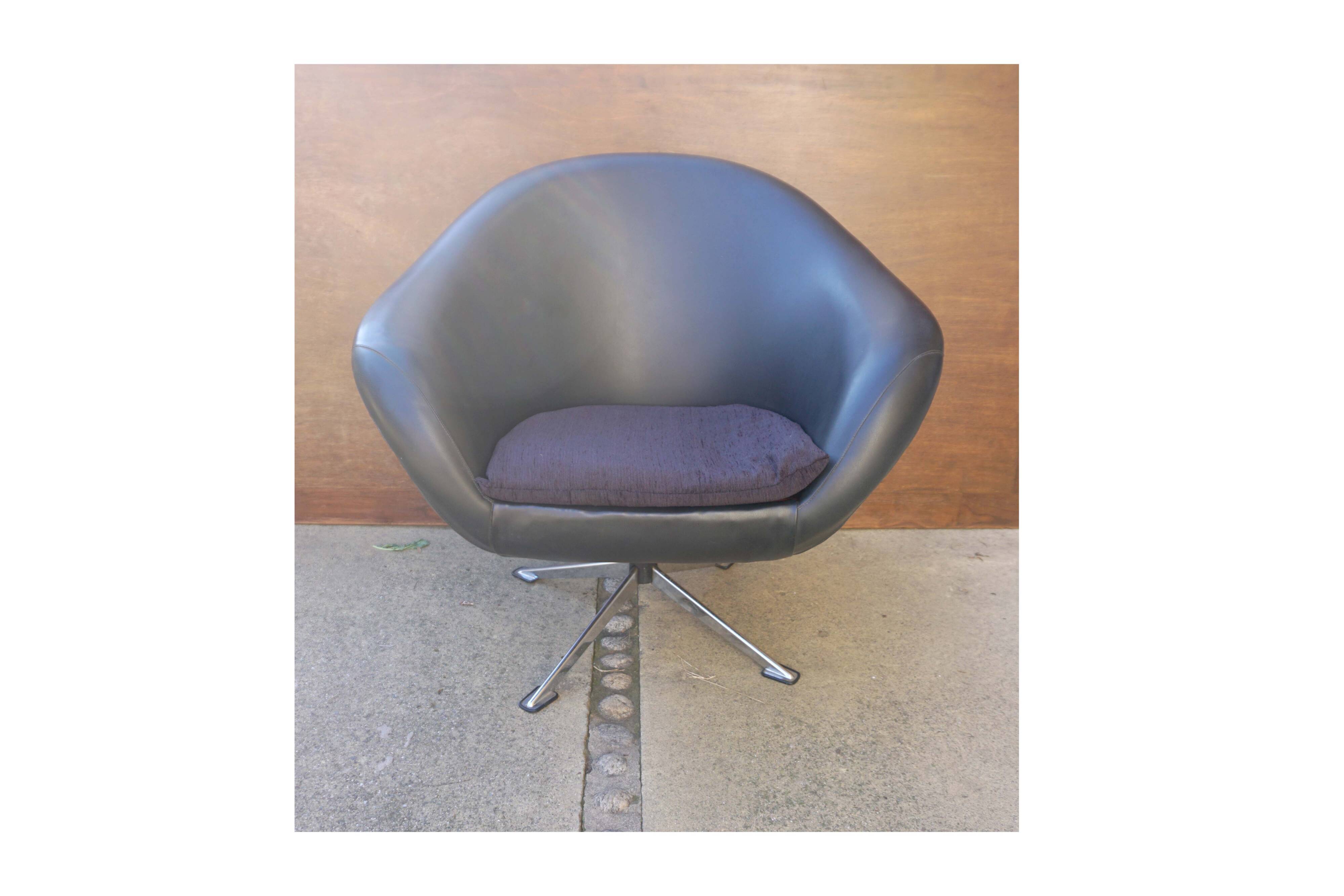 Balloon Shell Armchair "EGG" 60/70 Scandinavian design by Karl Eric Klote for Overman