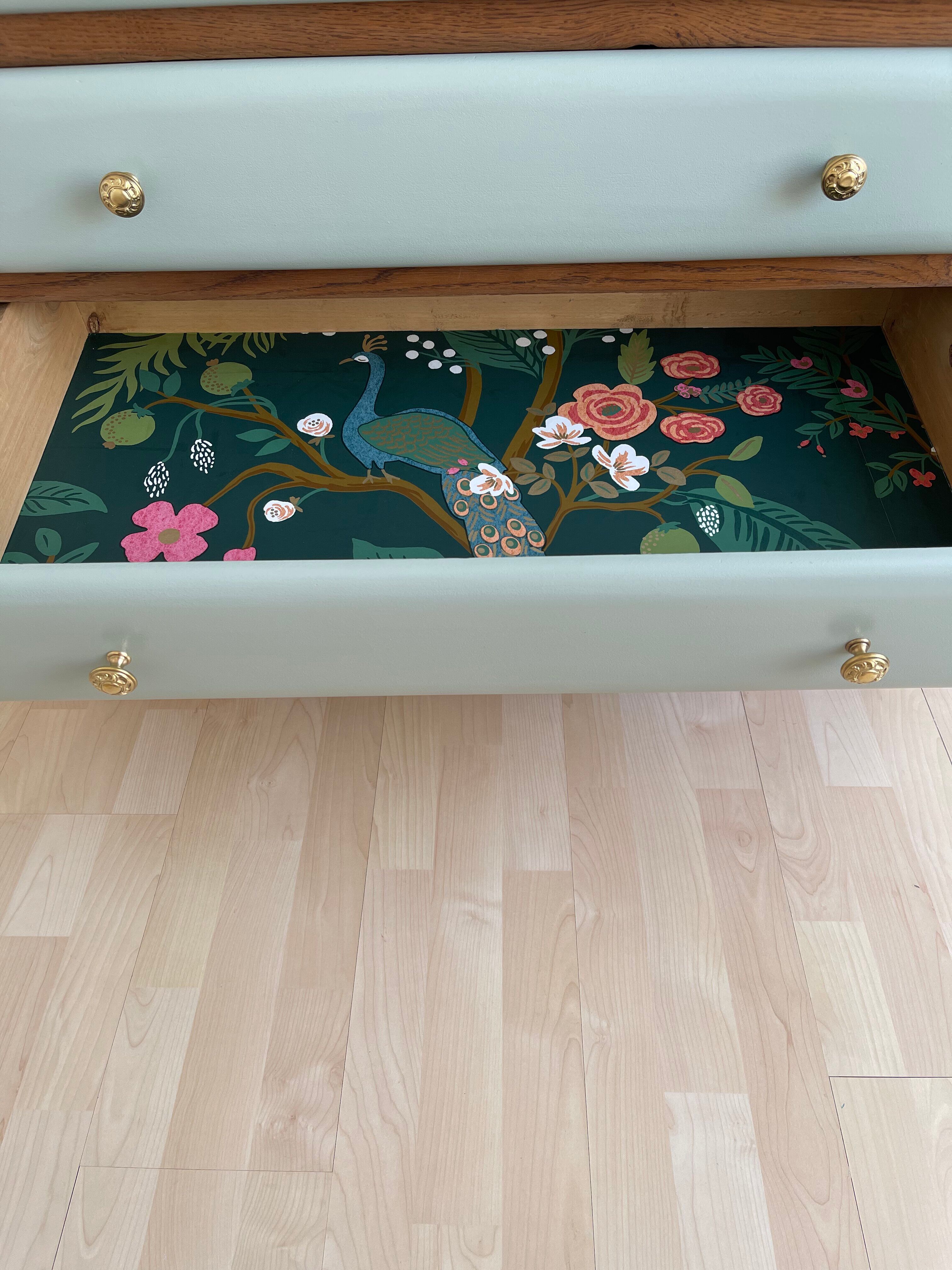 Commode vert pâle