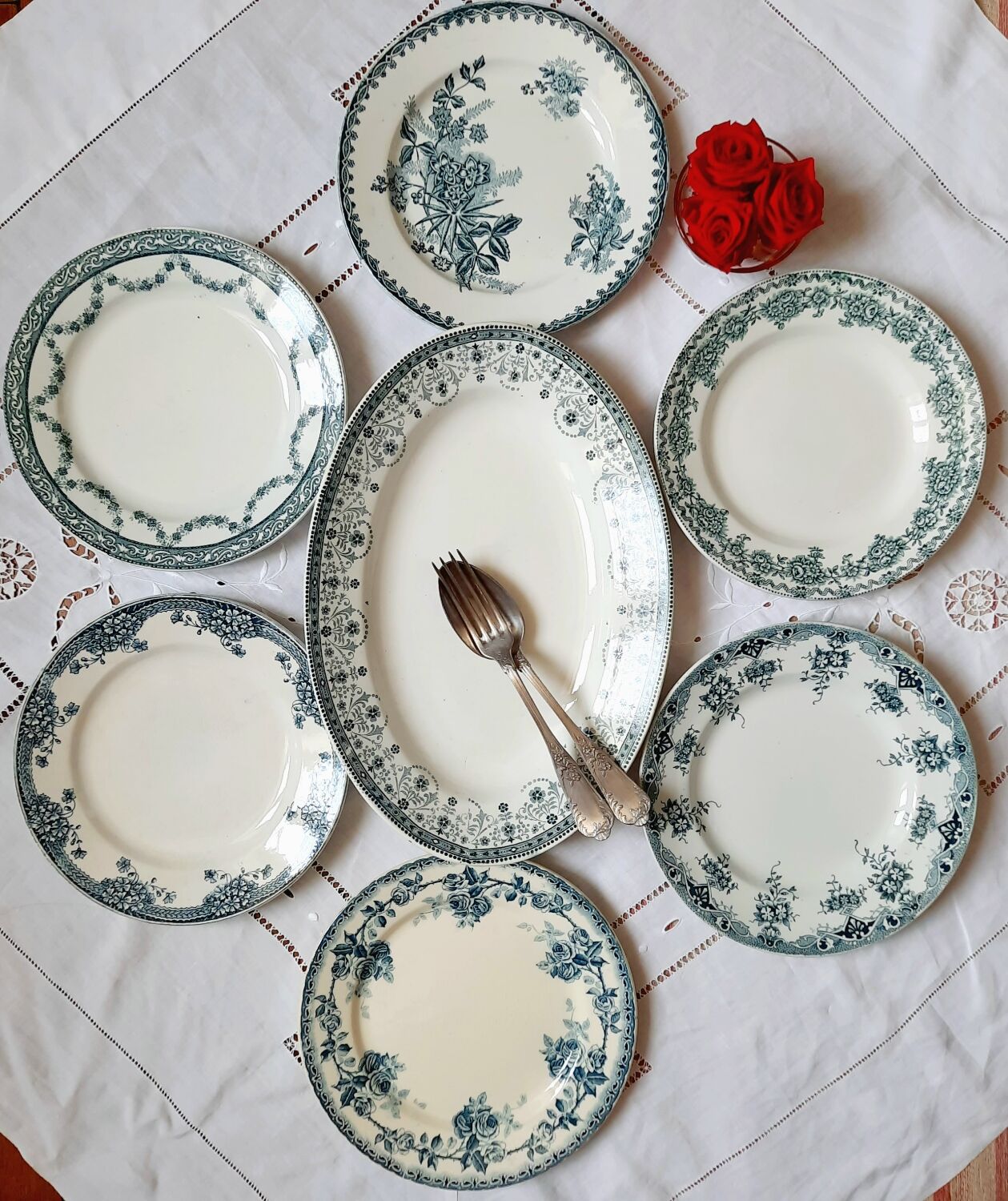 Old flat plates mismatched in iron earth accompanied by a serving dish