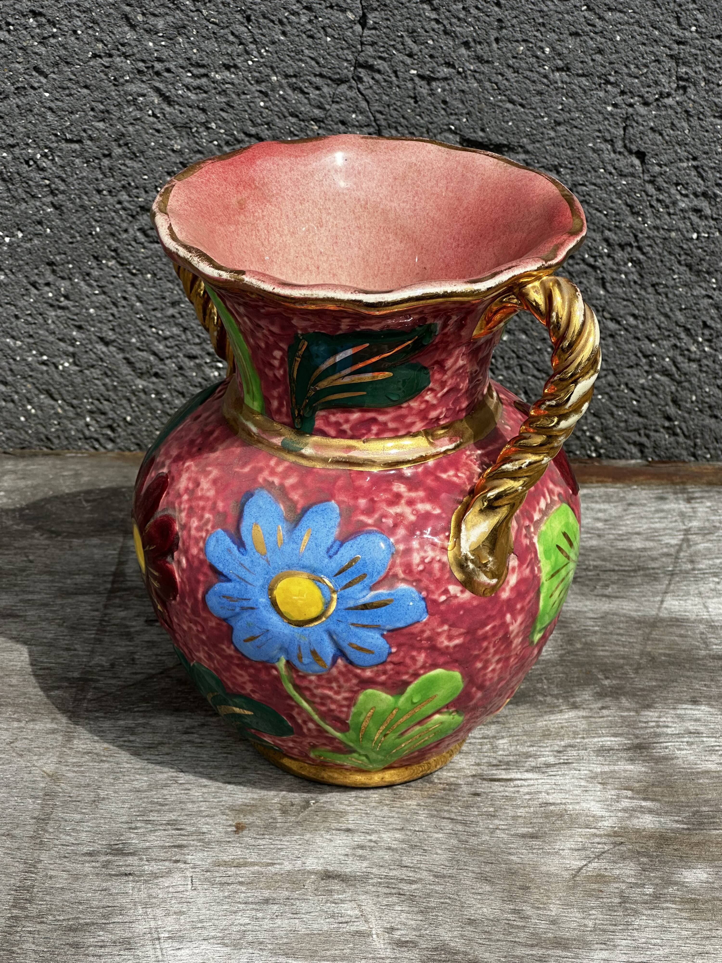 Vase Vallauris rose bonbons décor Floral H 20 cm