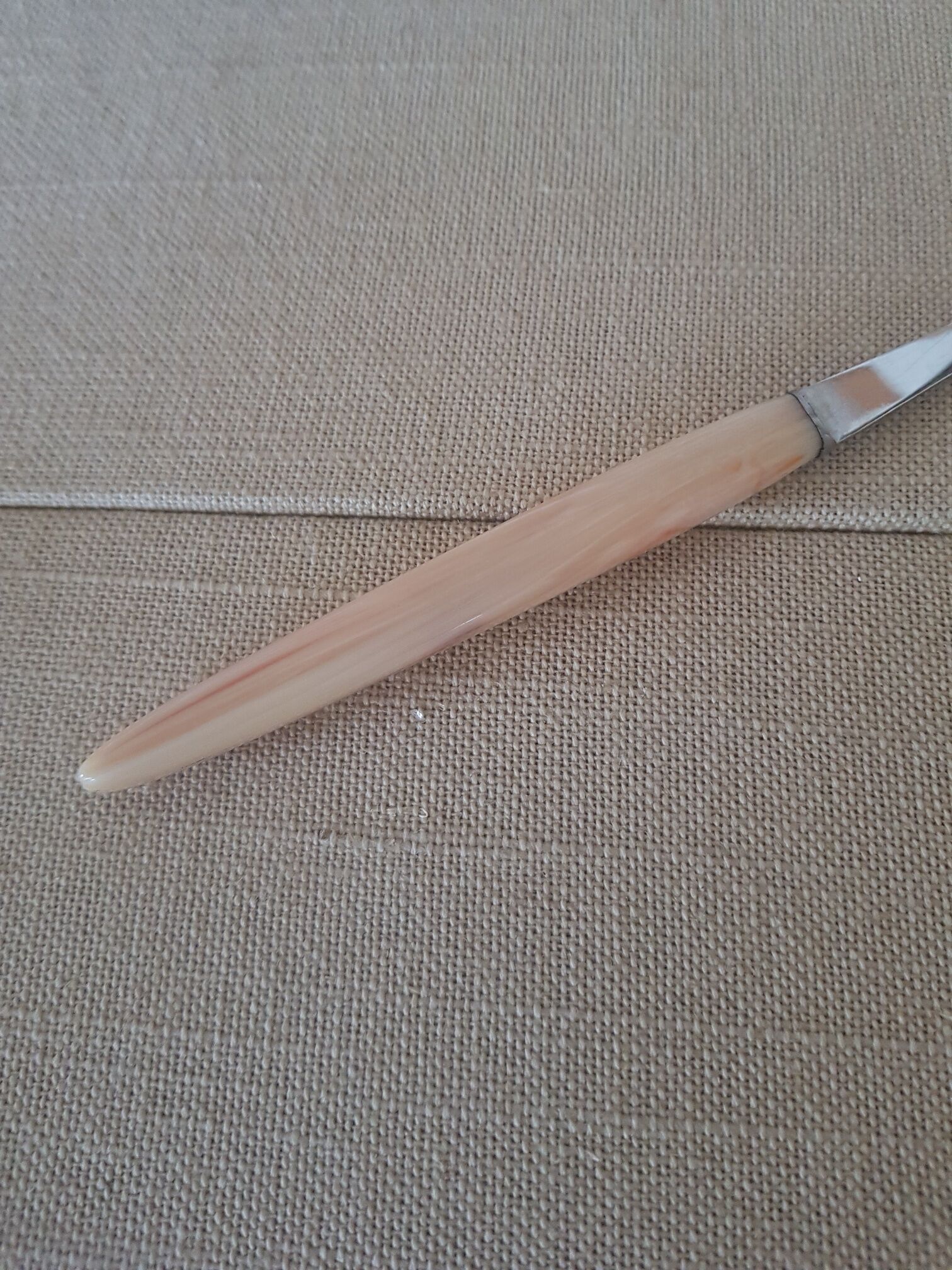 Set of 6 fonted dessert forks in horn