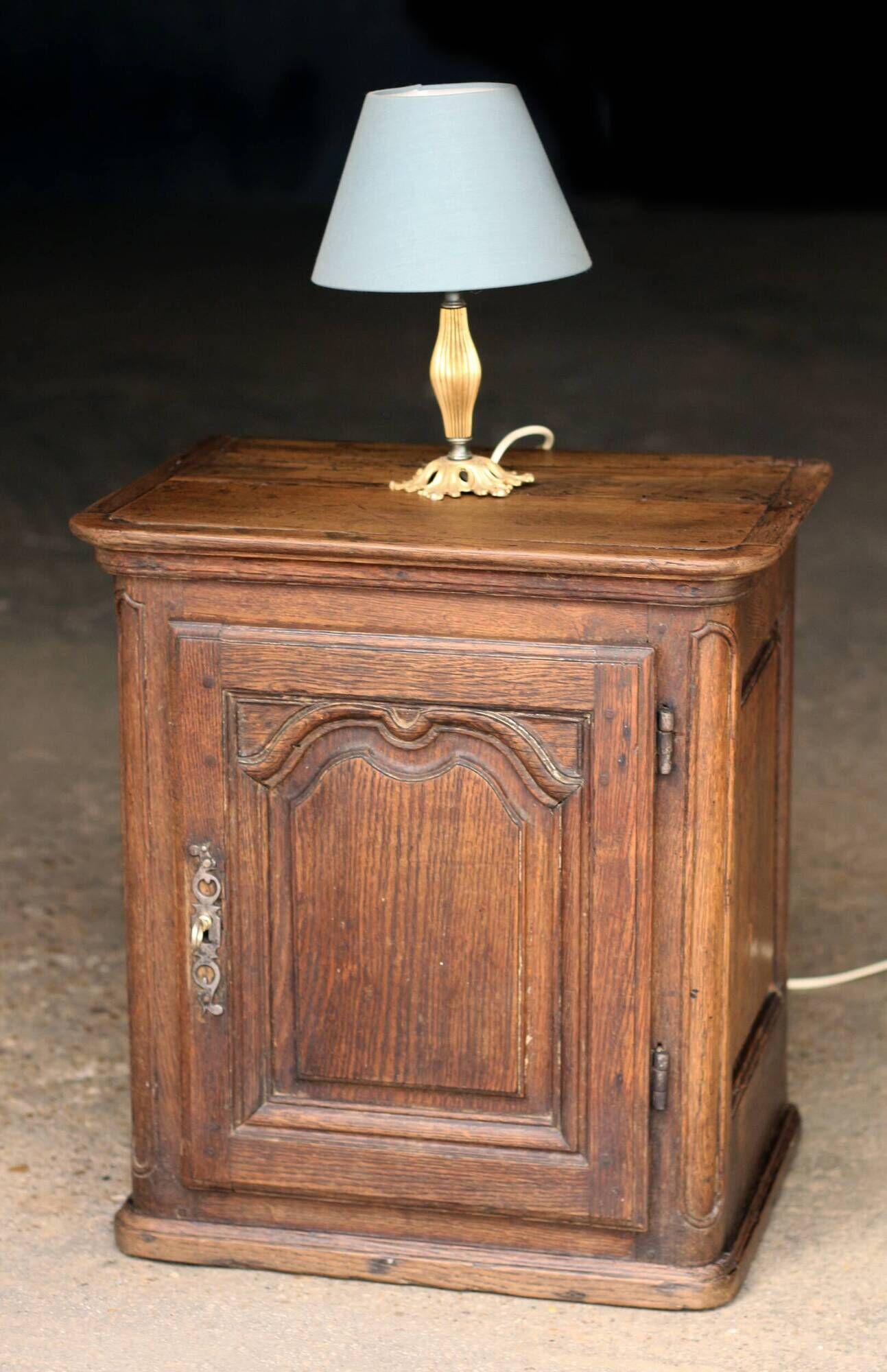 Rare: small piece of solid oak furniture (late 19th century). Bedside table, side table, wardrobe.