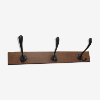 Coat rack with 3 metal hooks