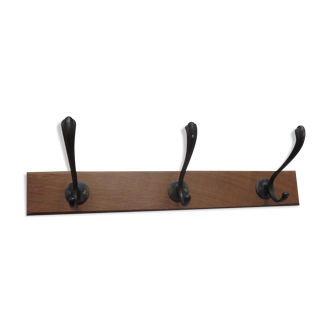 Coat rack with 3 metal hooks