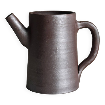 Petit pichet en grès marron vernis