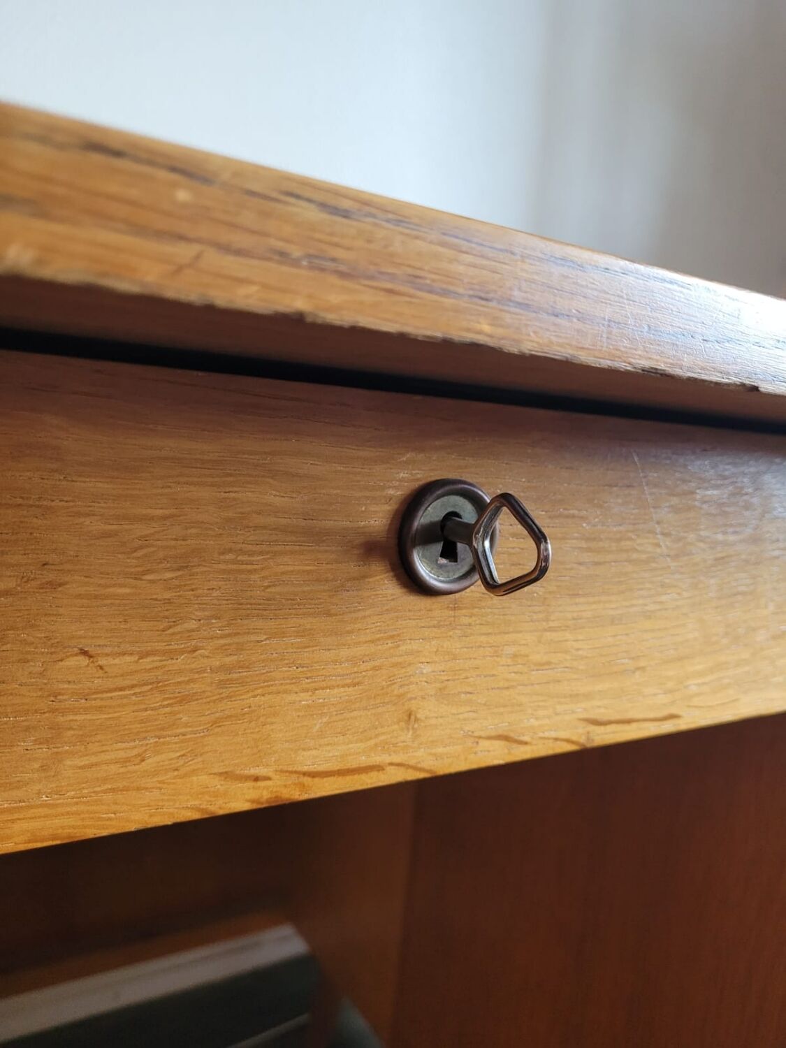 Vintage desk feet compass