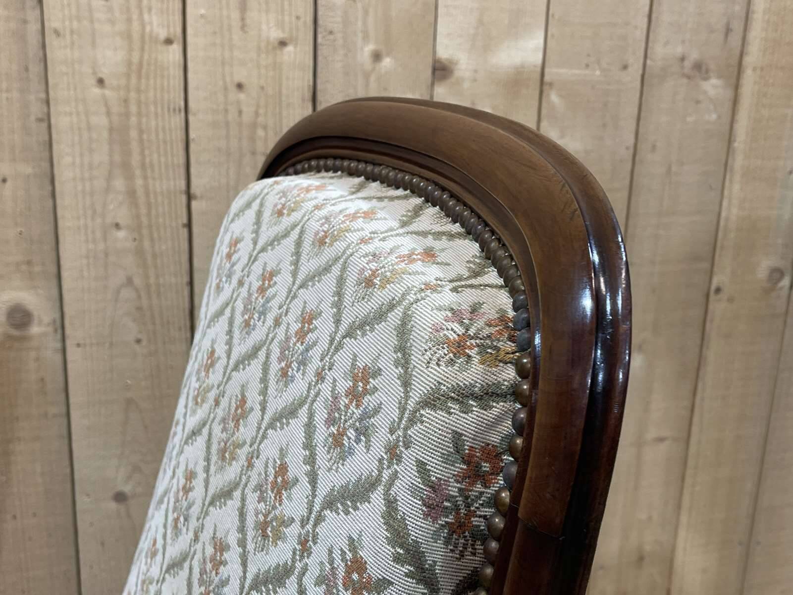 19th century Voltaire armchair in walnut - L=68cm, D=78cm, H=1m07, seat H=40cm.