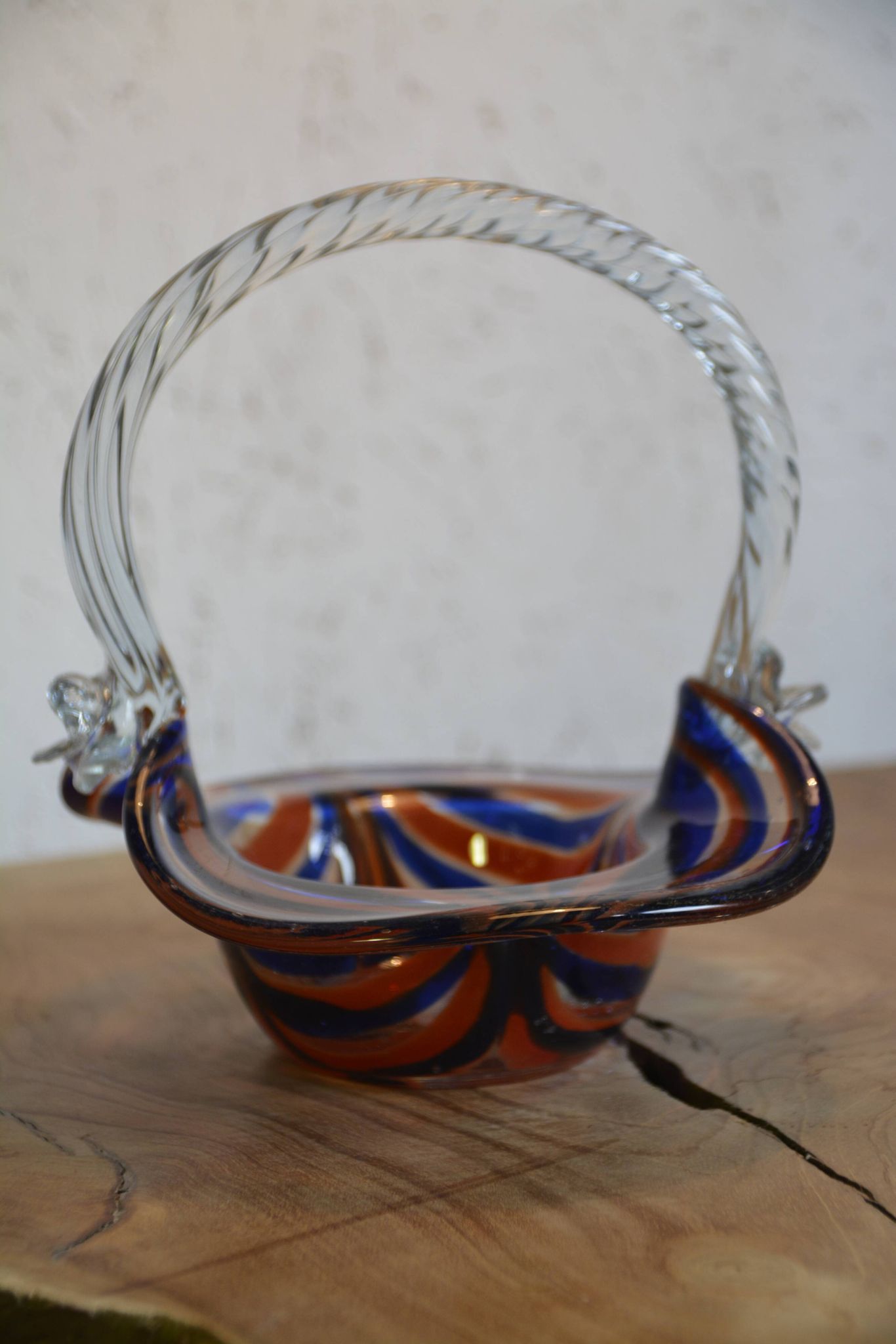 Panier bleu et rouge