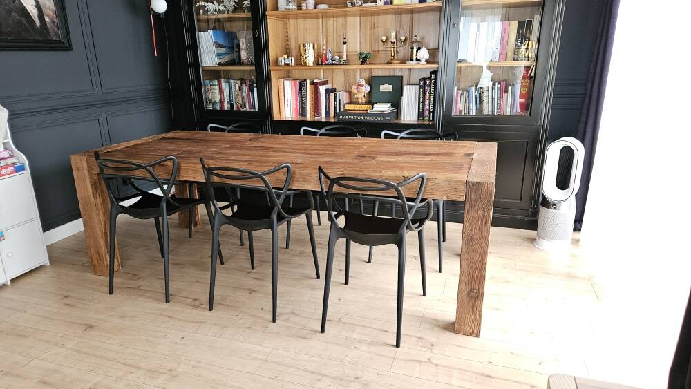 Table for 8/10 people, solid wood, interior's.