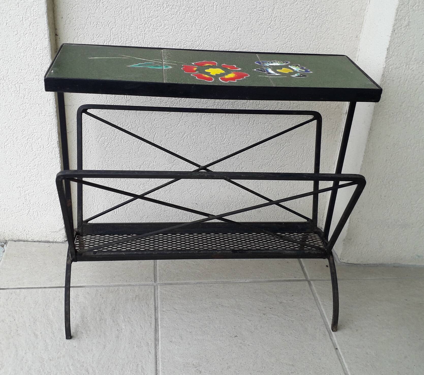 Iron side table with magazine rack