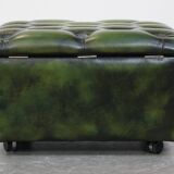 Pouf Chesterfield en cuir de vache vert avec roulettes