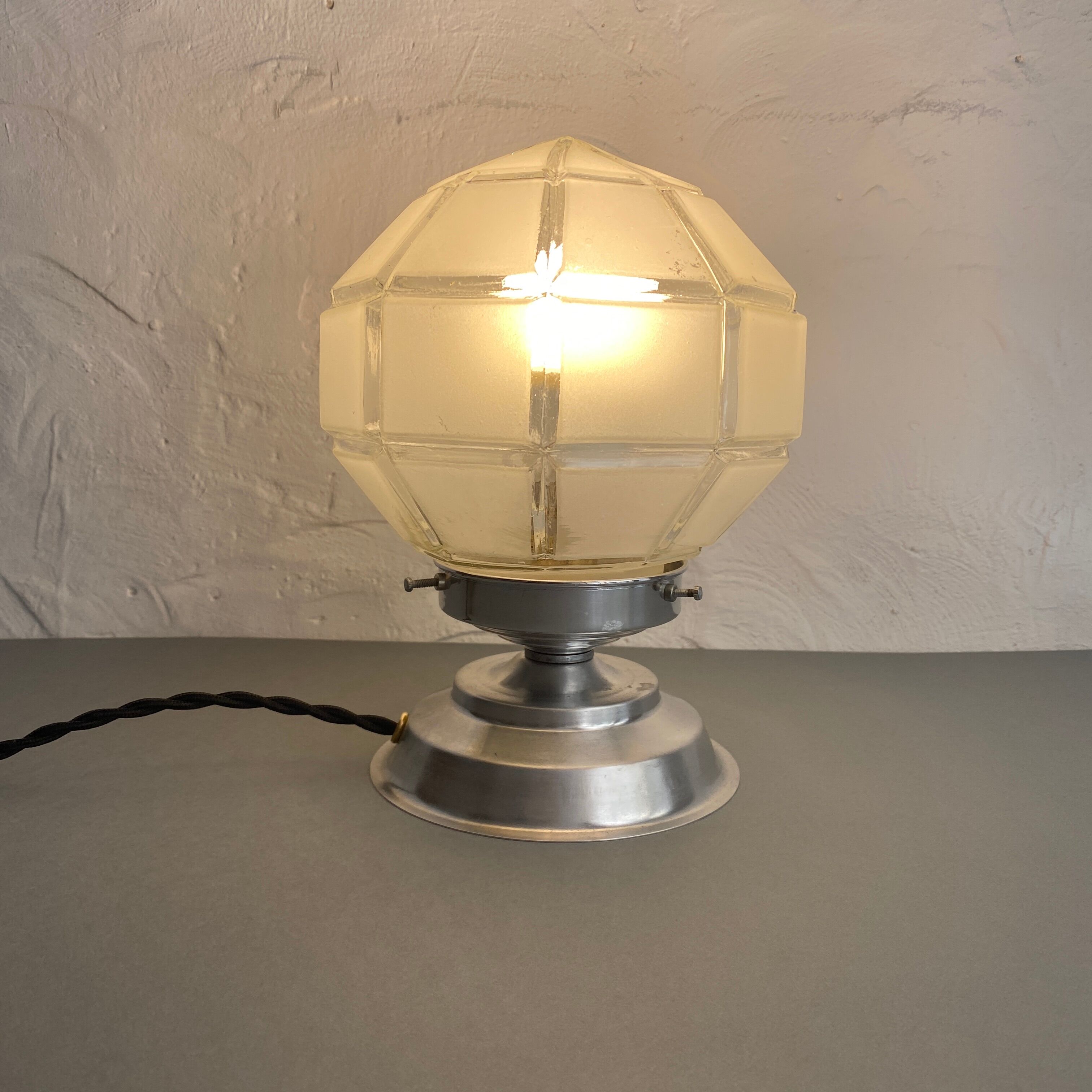 Art-deco bedside lamp
