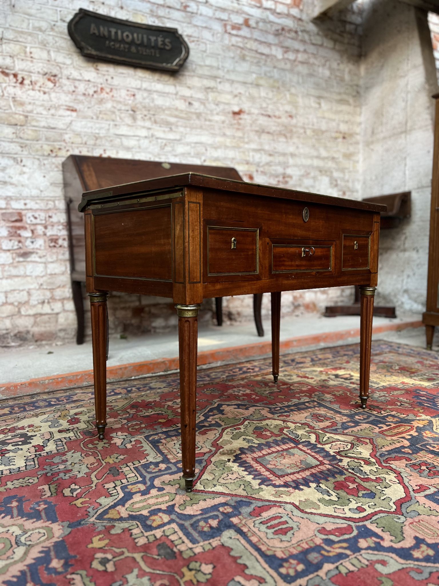 Men's dressing table in mahogany stamped period Louis XVI XVIII th century