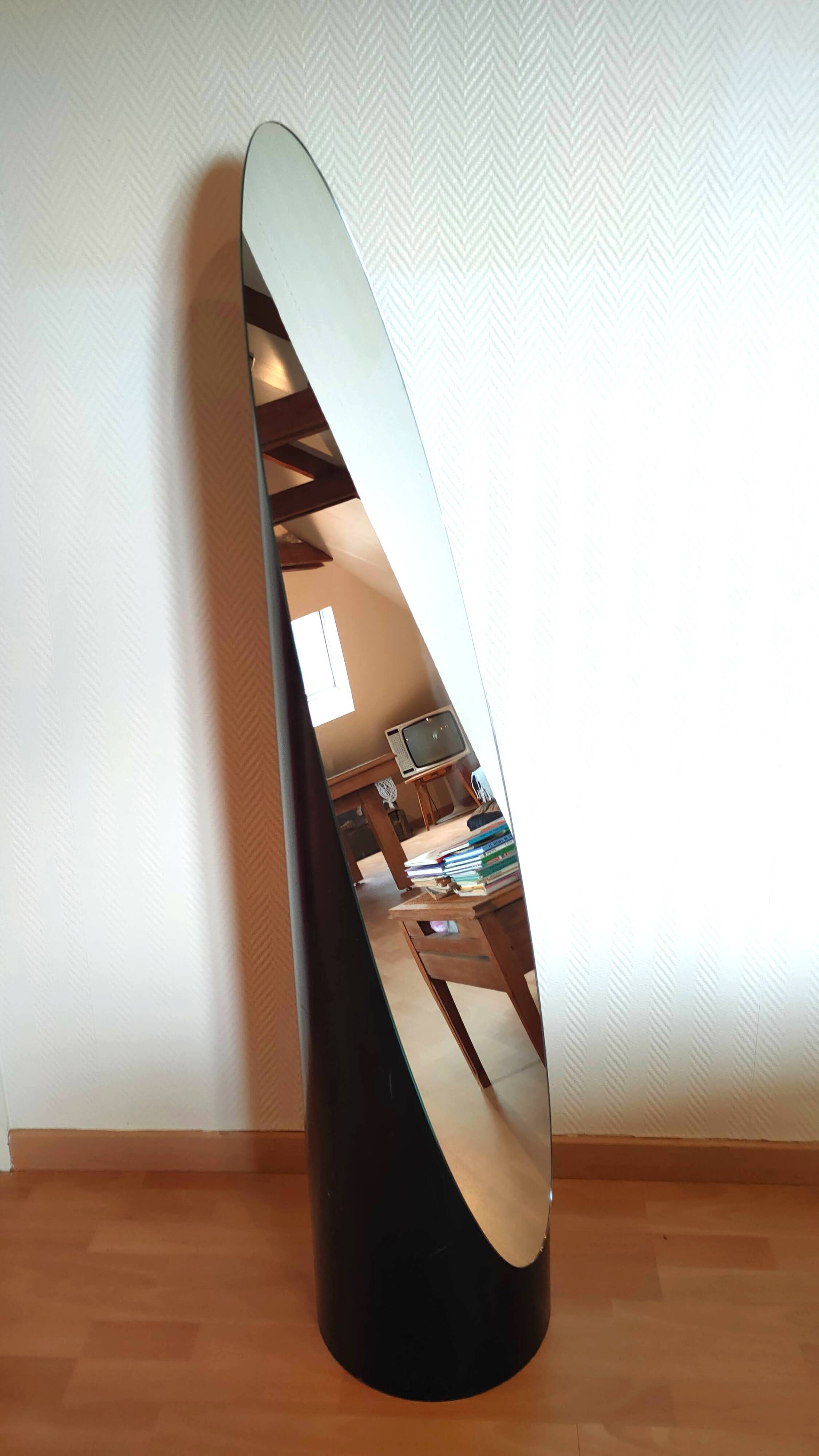 Large Lipstick mirror design 70s