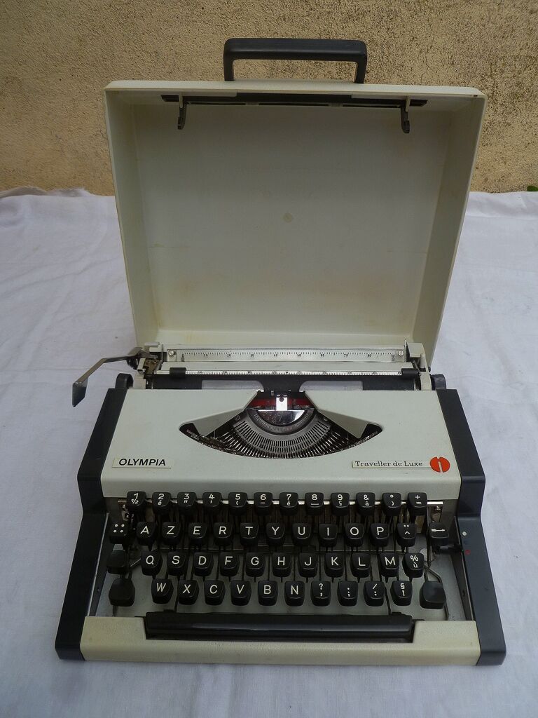 Luxury Olympia Traveler typewriter