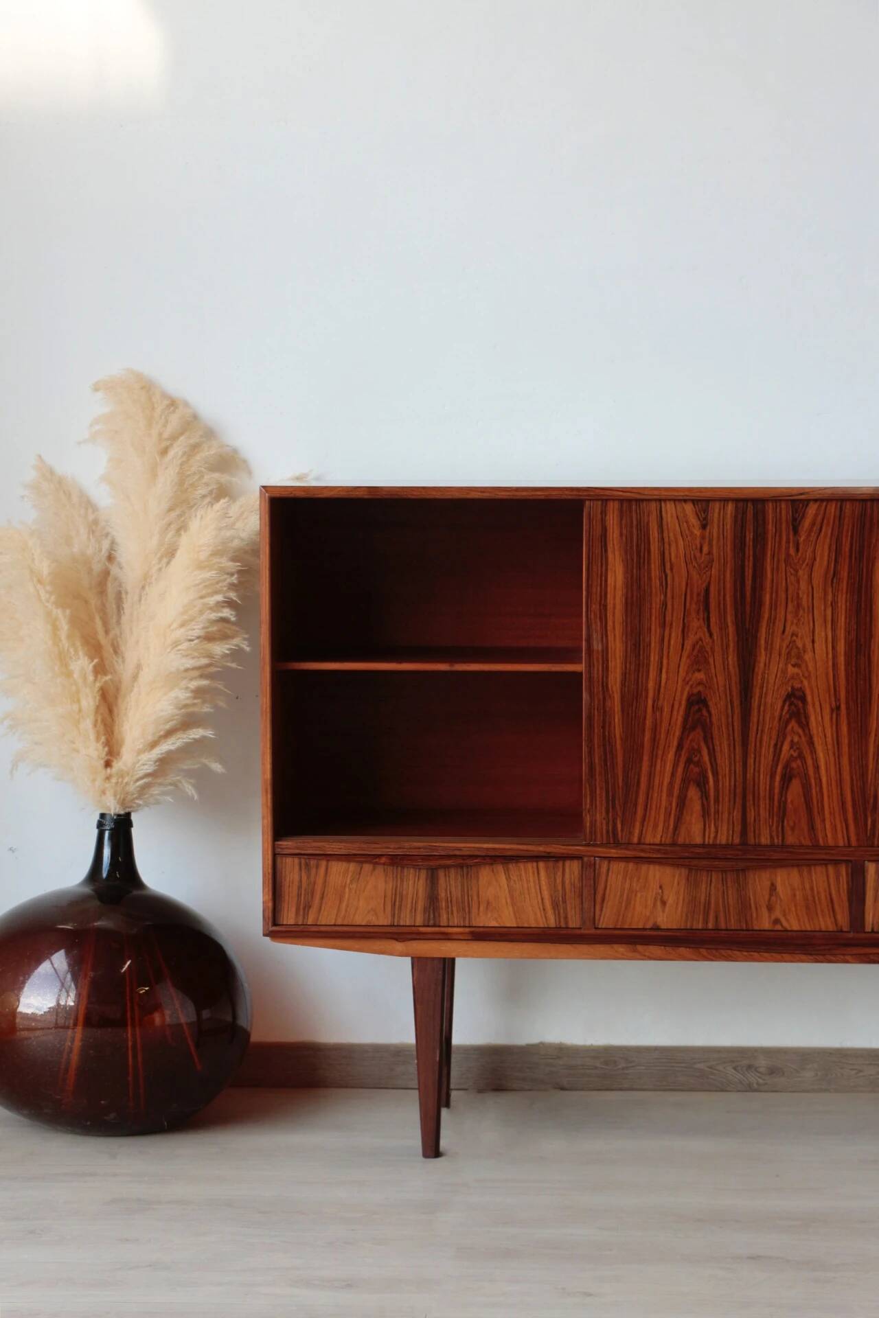 Buffet haut scandinave en palissandre – design E.W. Bach (années 60)