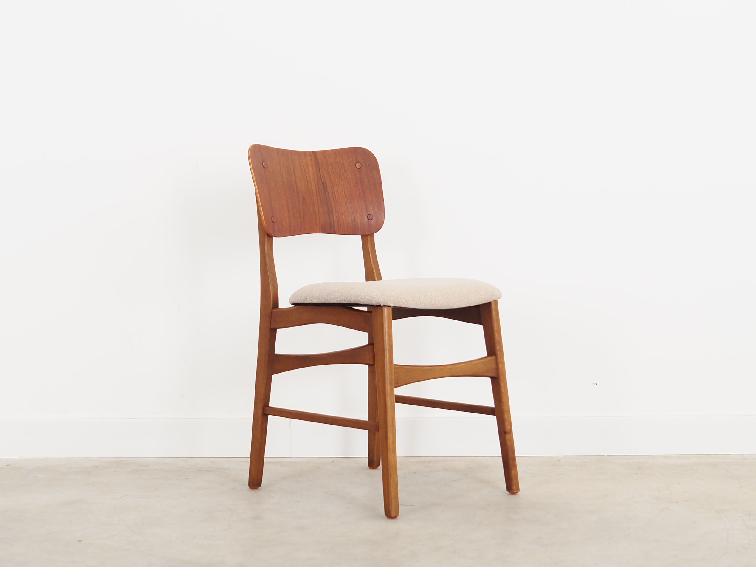 Ensemble de quatre chaises en chêne, design danois, années 70, production: Danemark