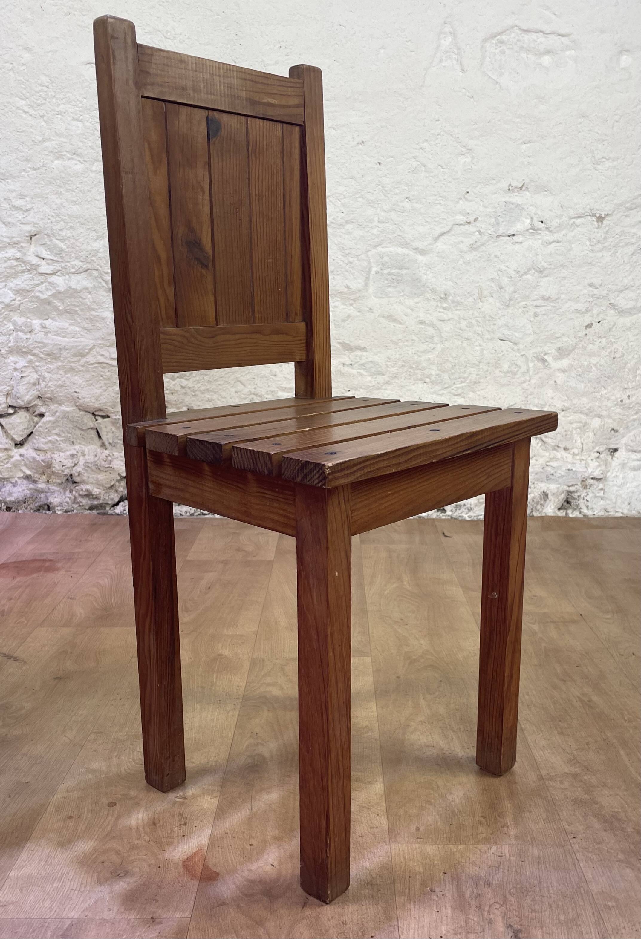 Set of 4 wooden chairs