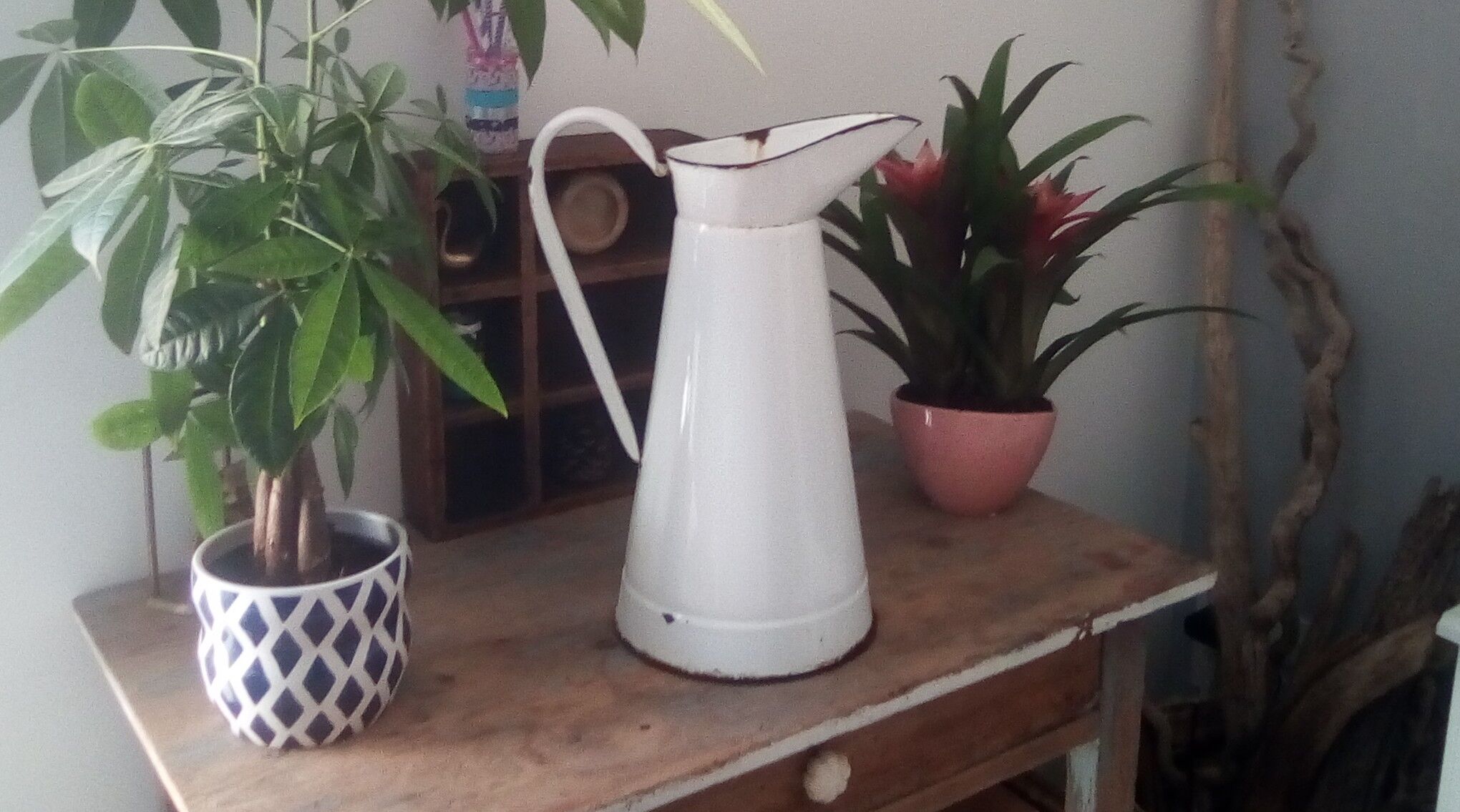 Enamelled water broc 40s