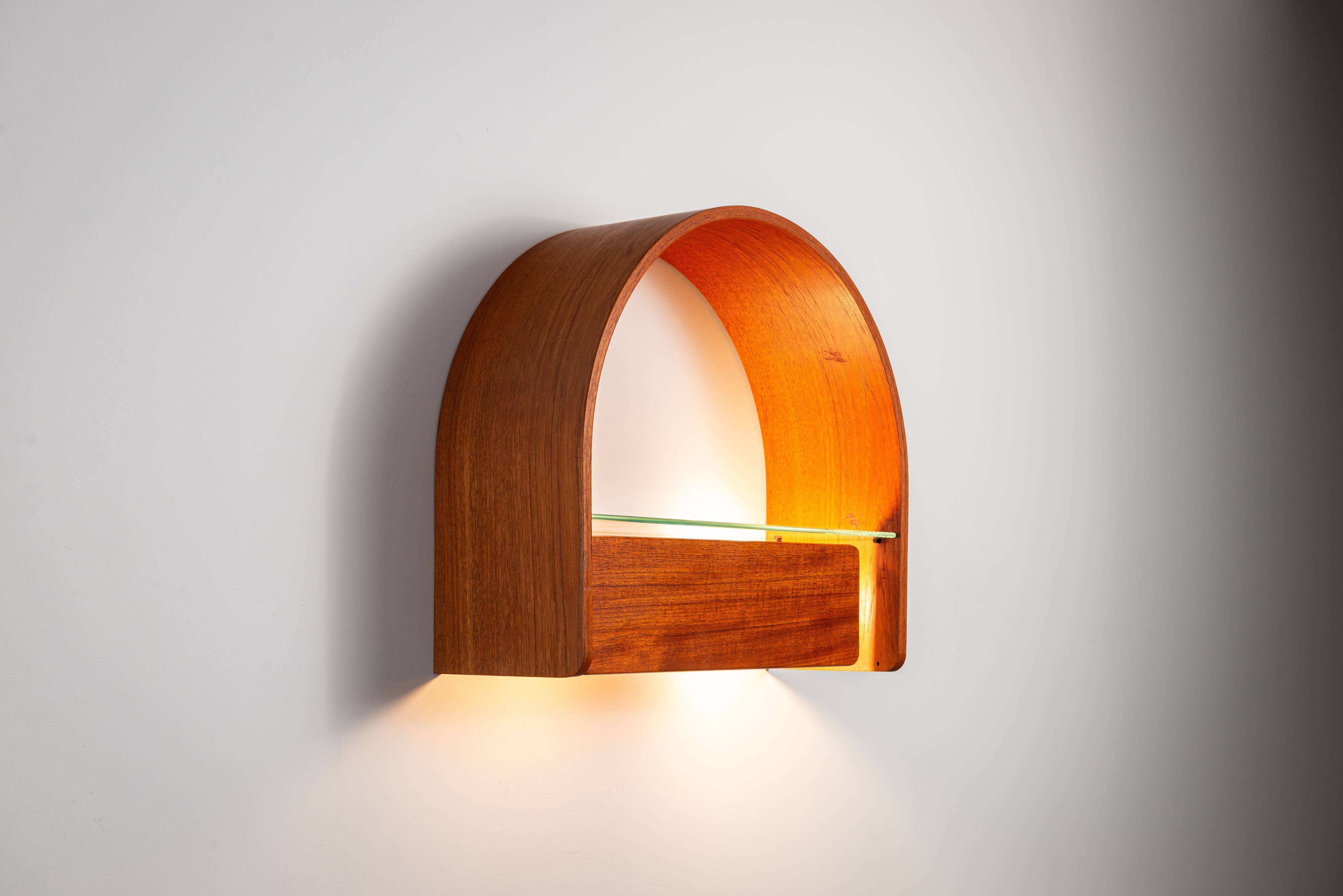 Domus wall console with lighting and glass