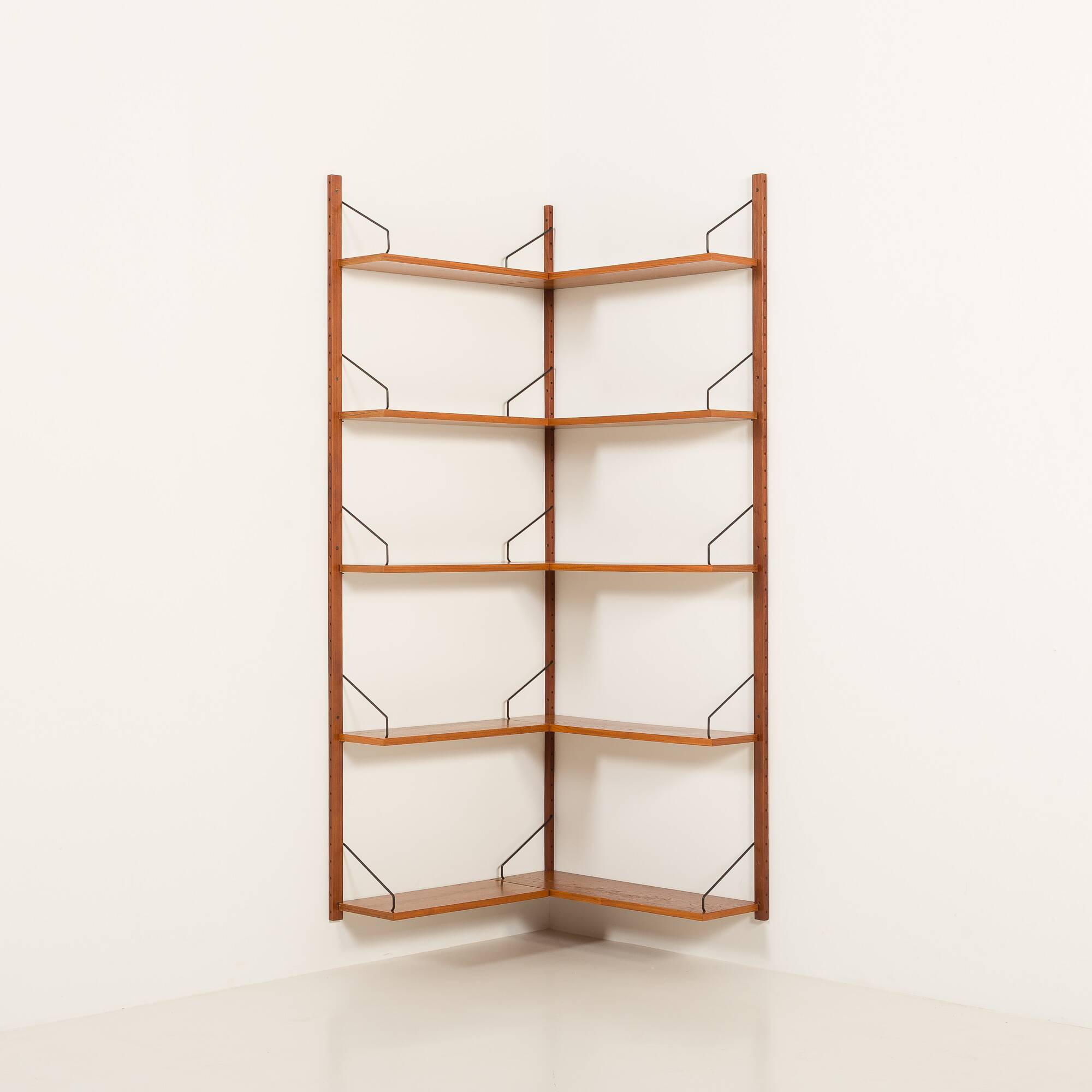 Étagère d'angle Poul Cadovius pour Cado, années 1960