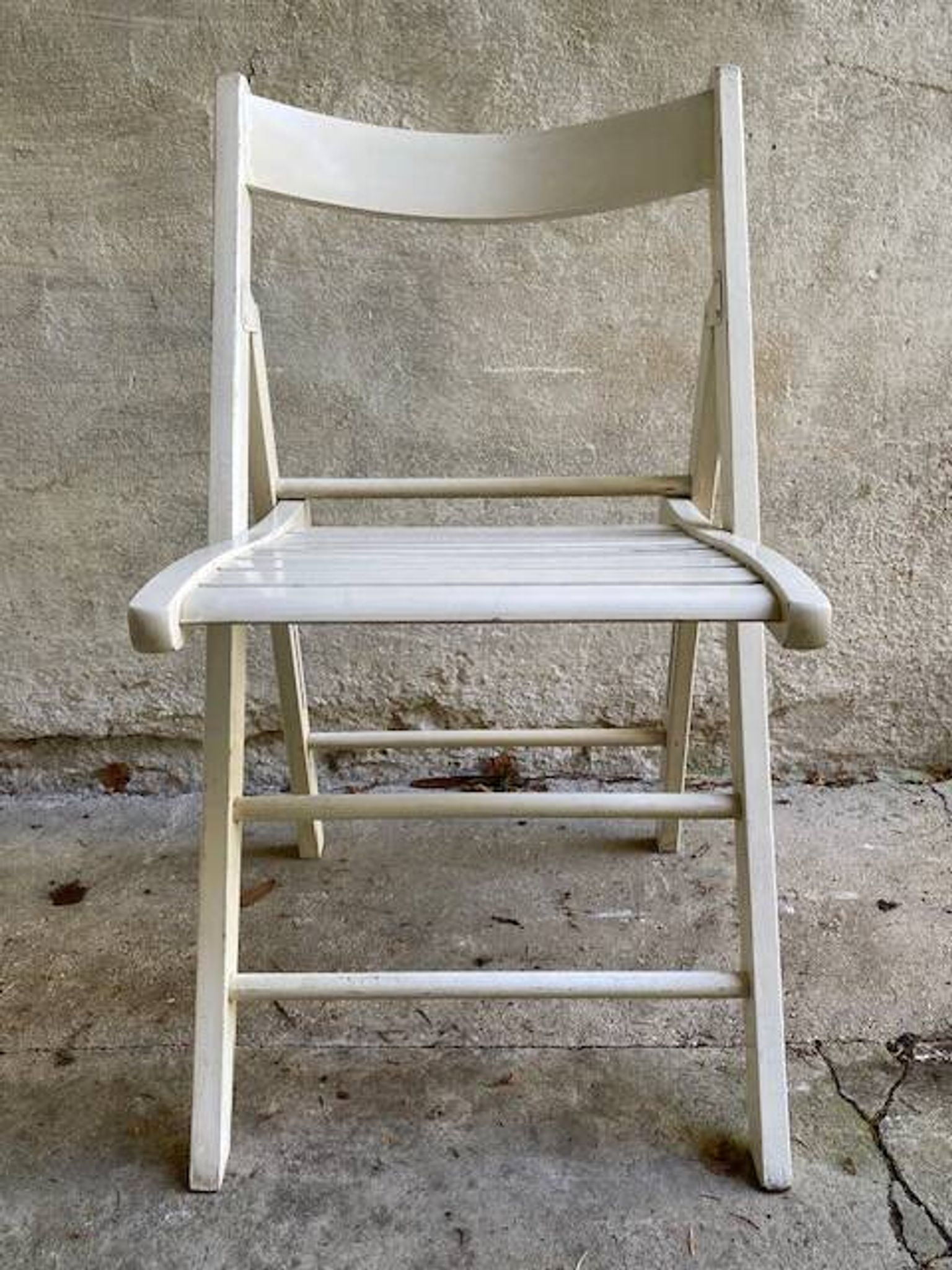 Extra folding chair / garden chair / vintage white lacquered solid wood office chair