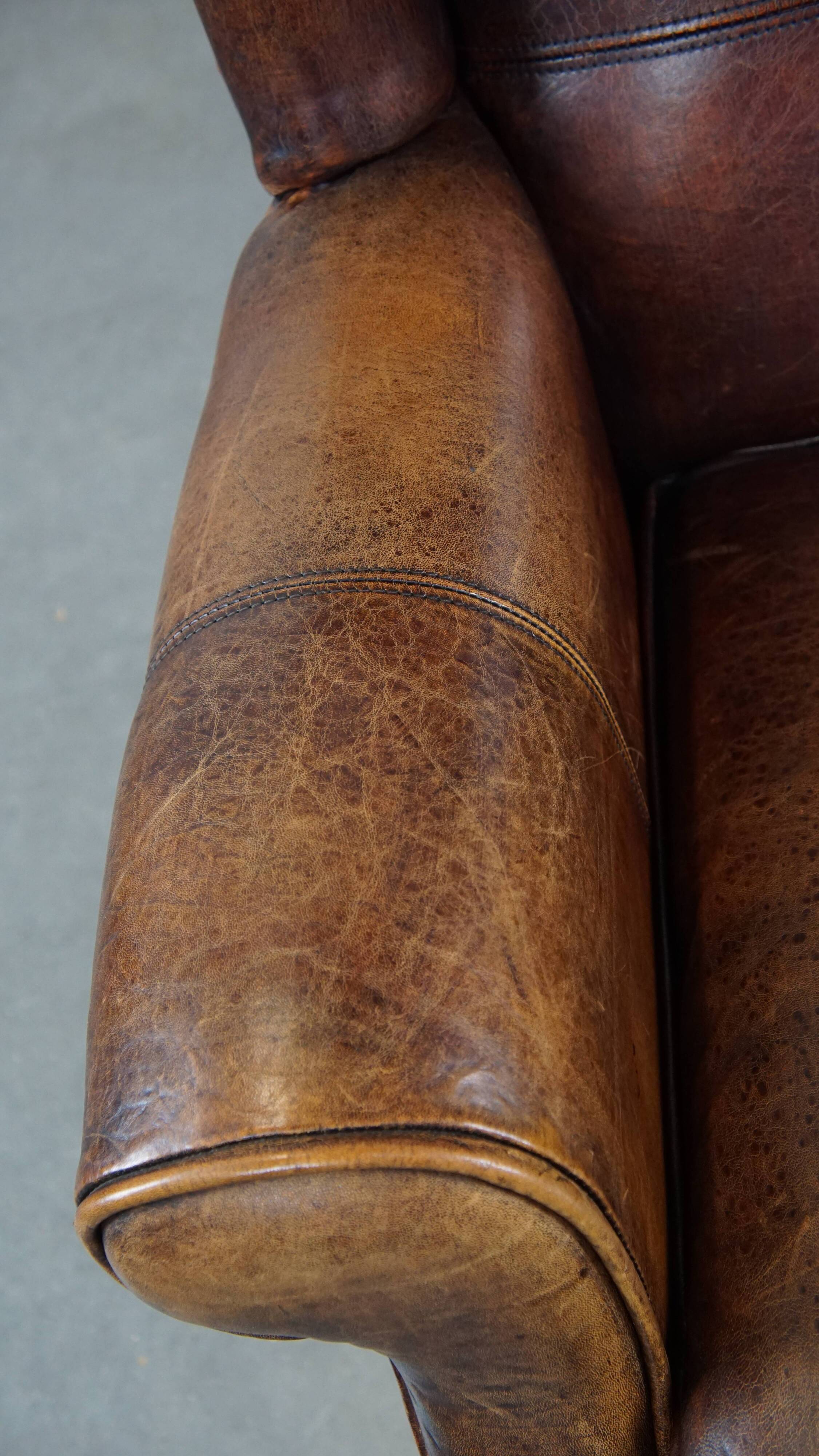 Fauteuil à oreilles en cuir de mouton