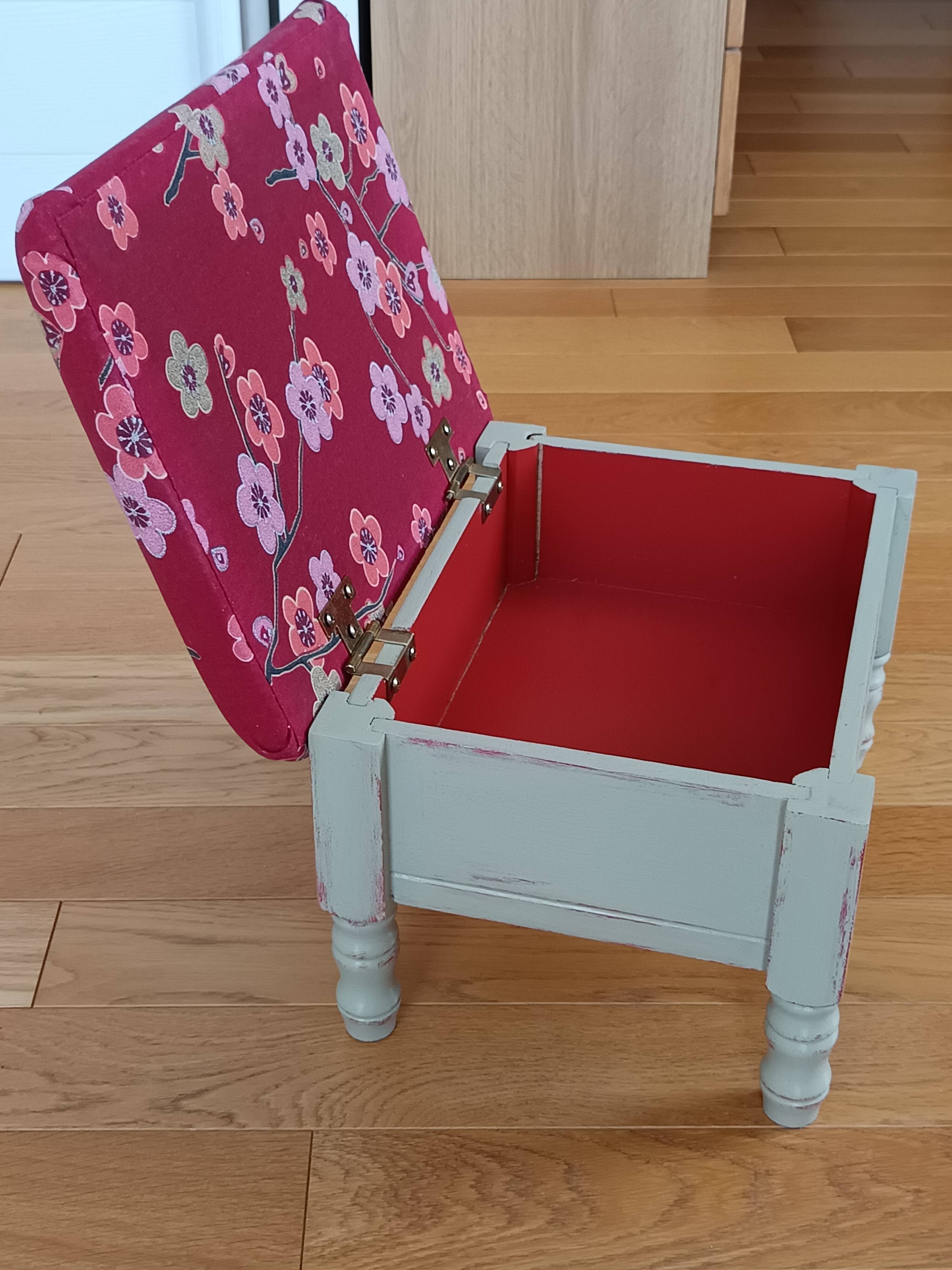 Footrest with storage.