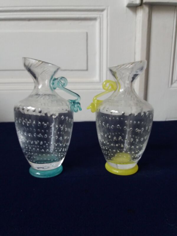 Paire de petits vases burettes en verre de Murano