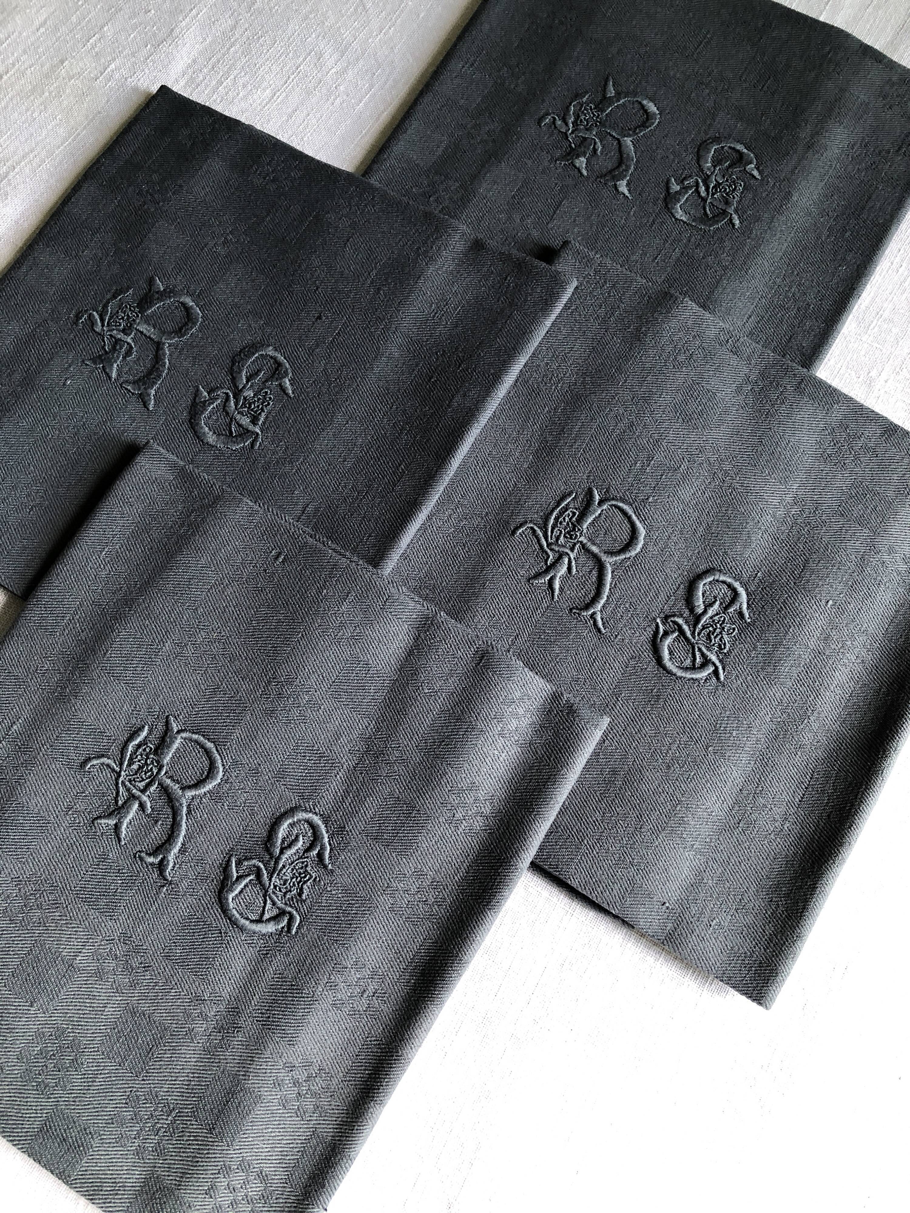 Suite of four napkins tinted in smoke grey