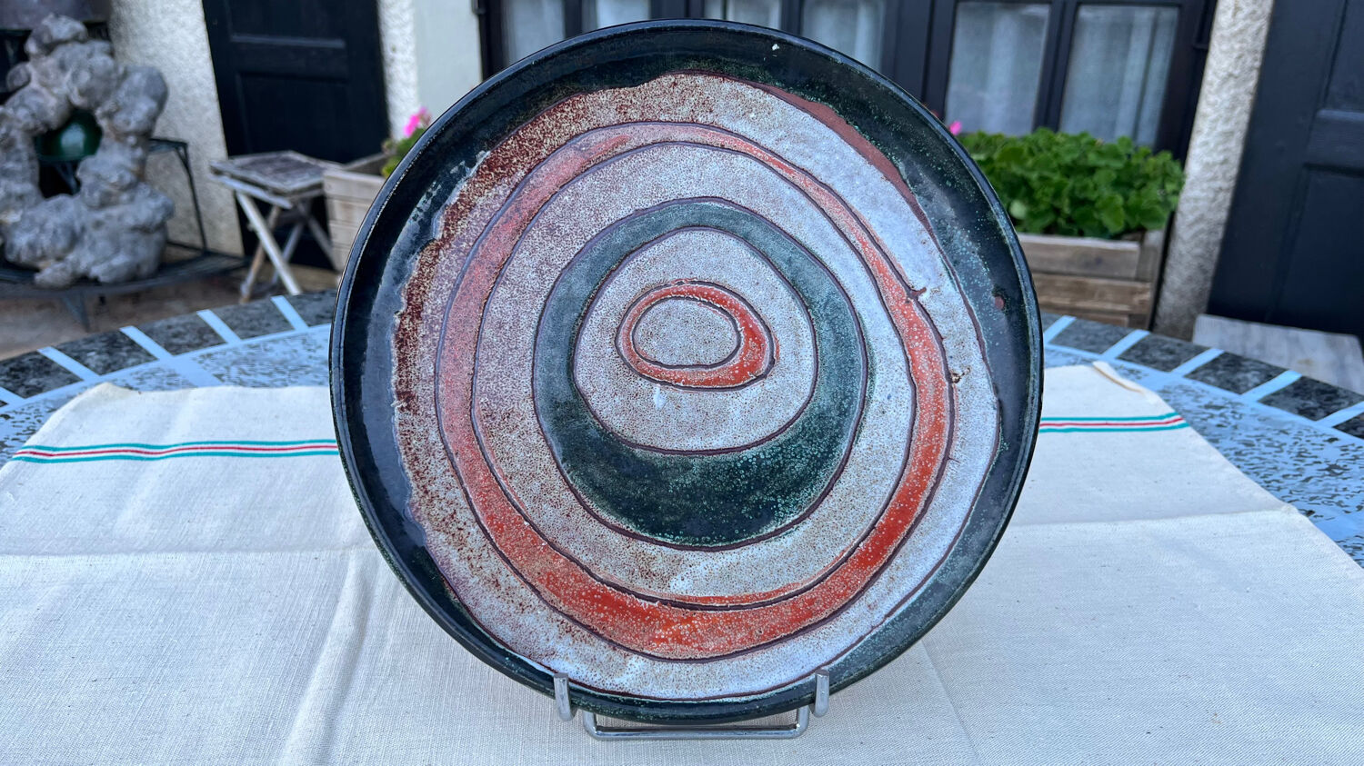 Decorative flat plate Daniel Vallauris vintage