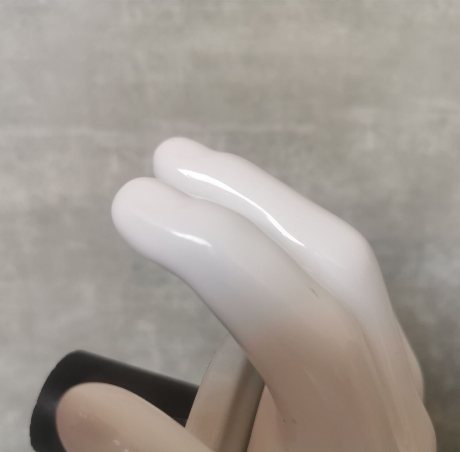 White ceramic hand wall lamp