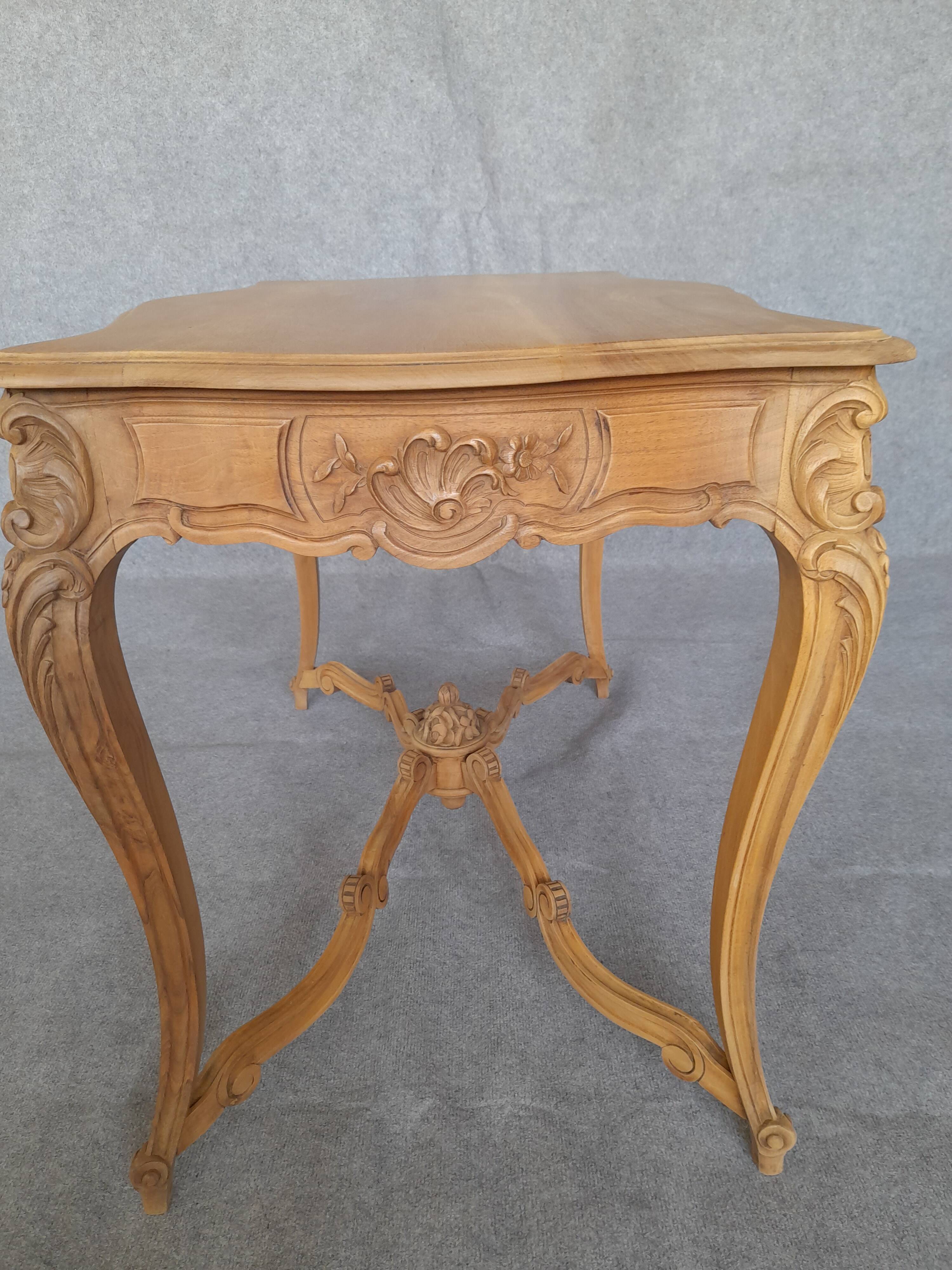Table style Louis XV
