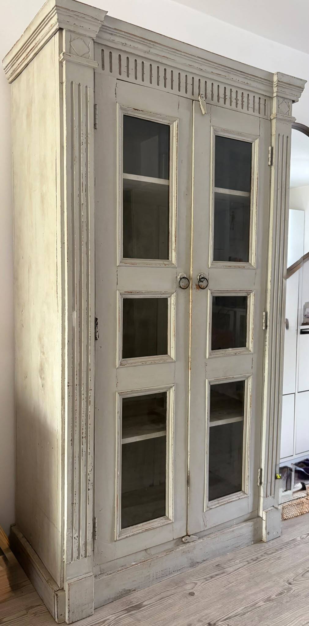 Antique wooden cupboard / dresser